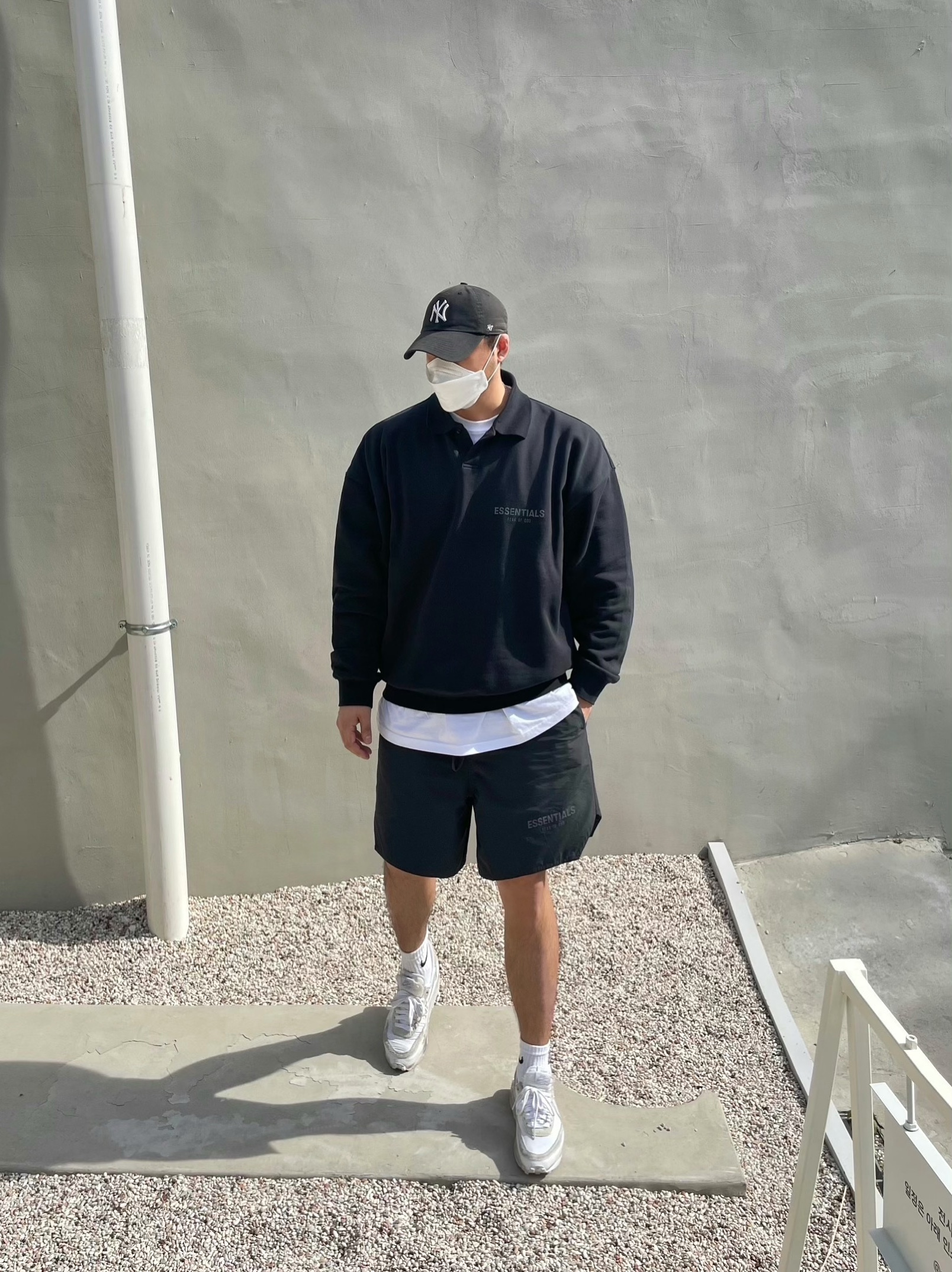 Essentials Volley Shorts Black - 20FW, Essentials Long Sleeve Boxy Polo Black - 20FW 착용 스타일