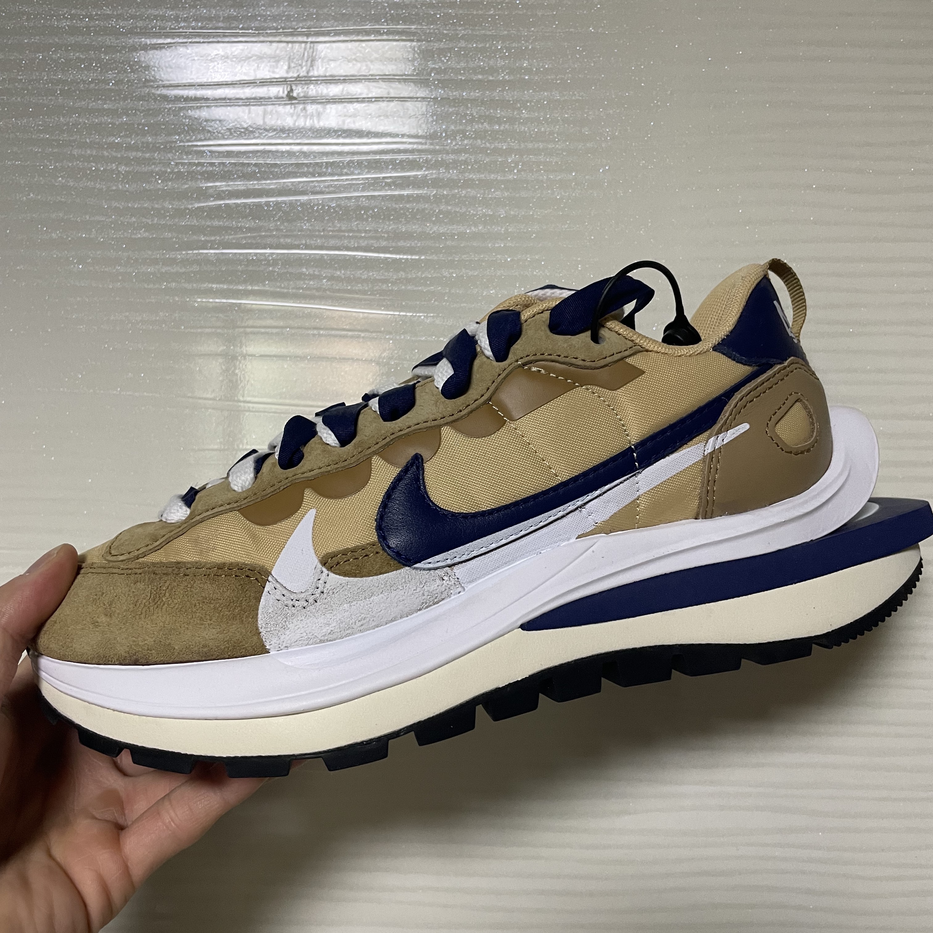 Nike x Sacai VaporWaffle Sesame and Blue Void 착용 스타일