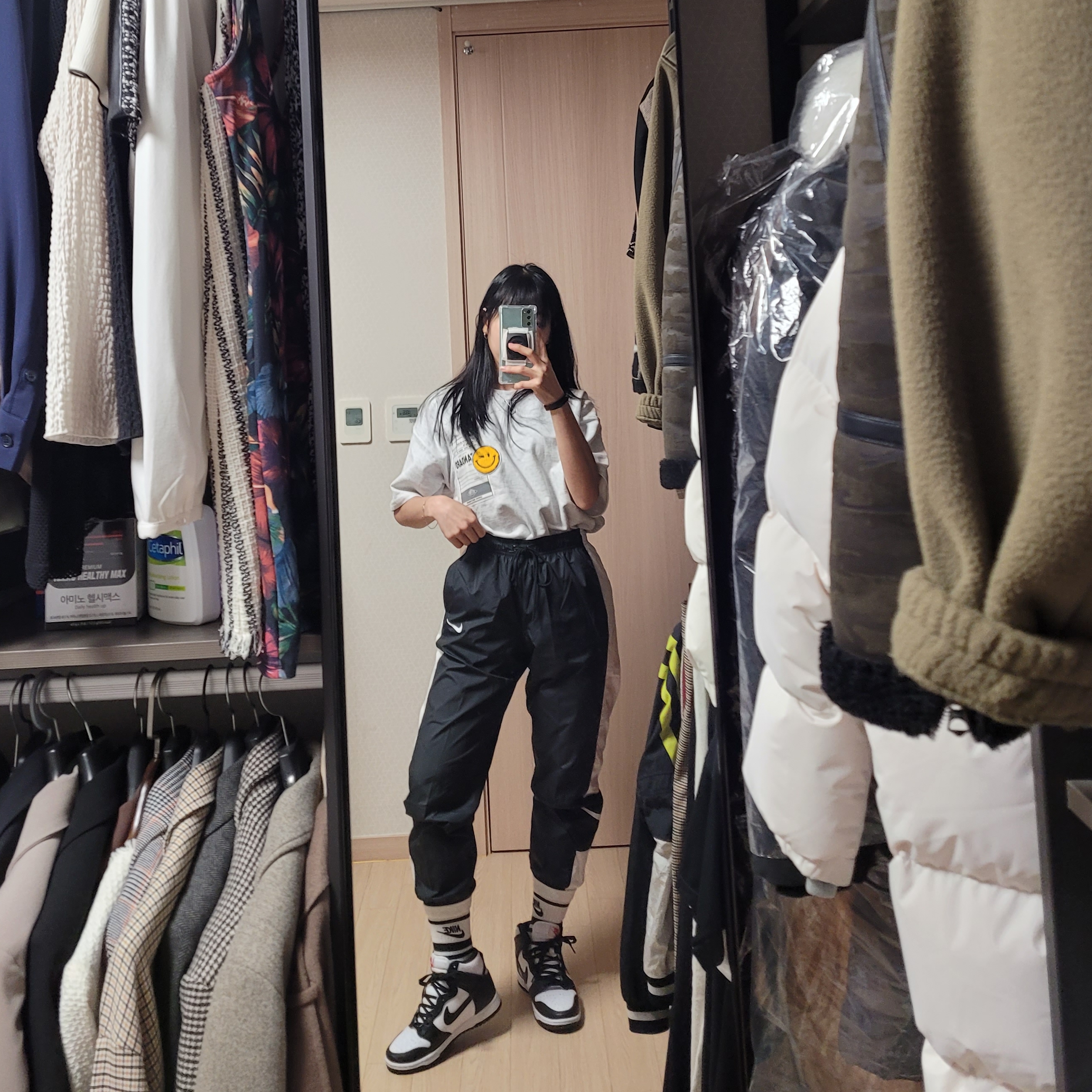 (W) Nike Dunk High Black and White, Nike Dunk High Retro Black and White 착용 스타일 - 1