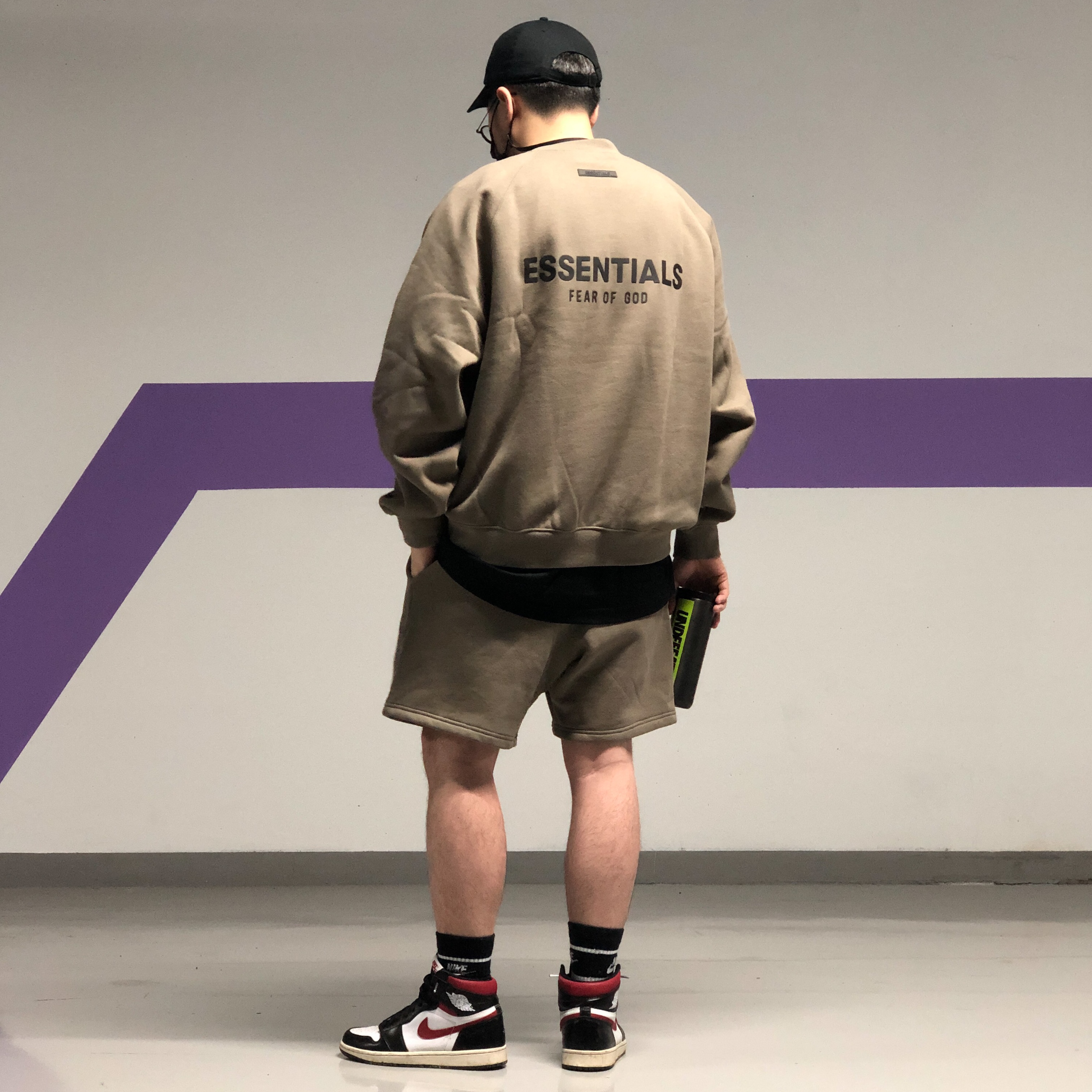Essentials Pull-Over Crewneck Sweatshirt Taupe - 21SS, Jordan 1 Retro High OG Gym Red 착용 스타일 - 1