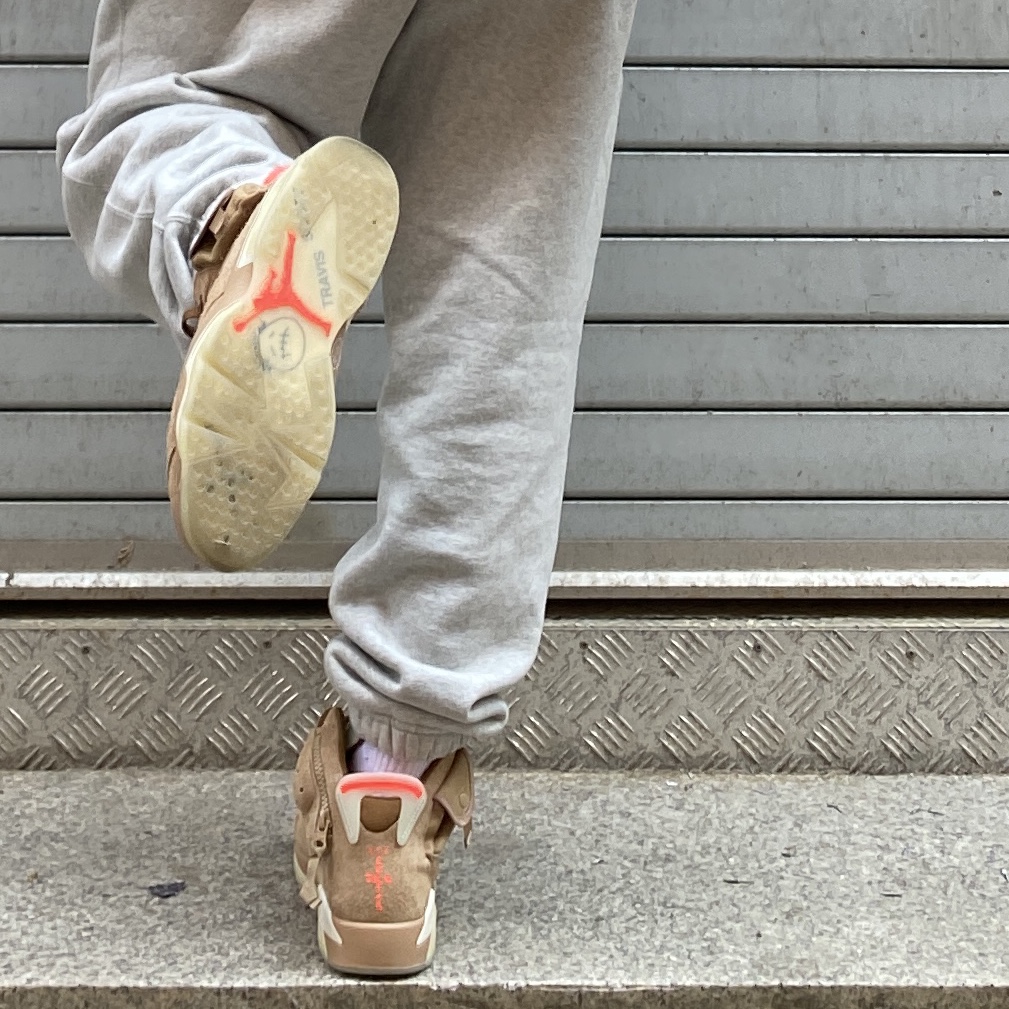 Jordan 6 x Travis Scott Retro SP British Khaki 착용 스타일 - 2