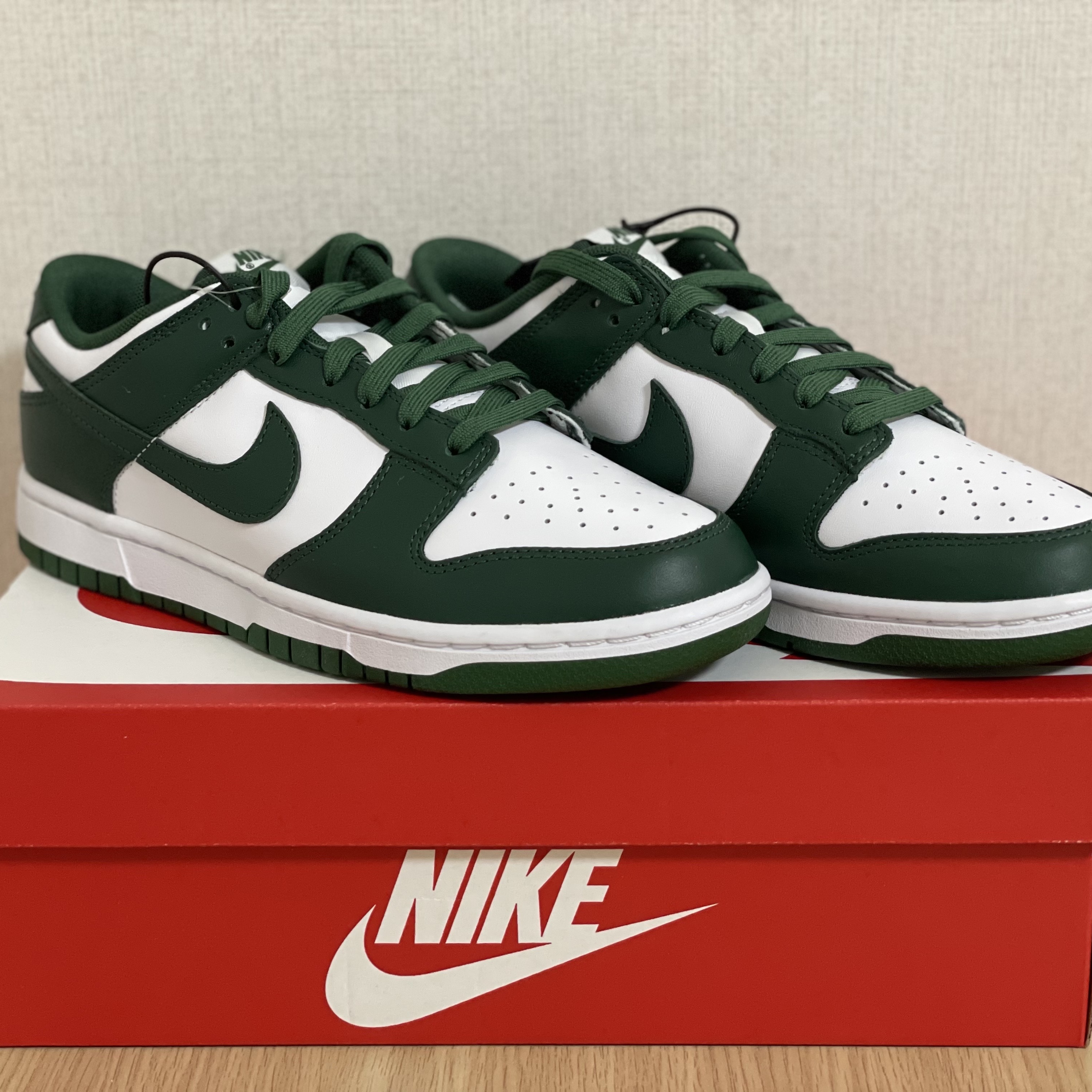 Nike Dunk Low Retro Varsity Green 착용 스타일