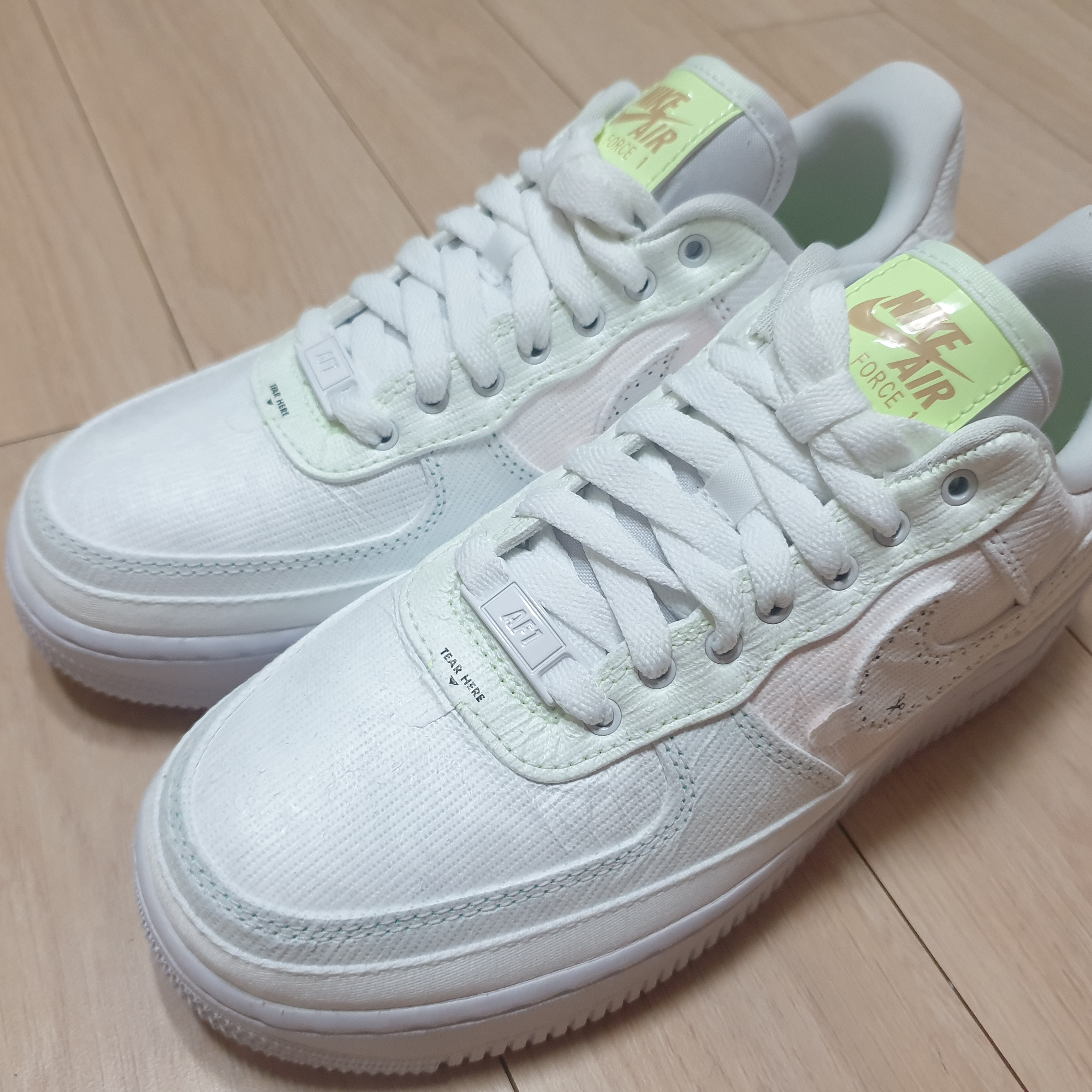 (W) Nike Air Force 1 '07 PRM Tear Away Arctic Punch 착용 스타일 - 2