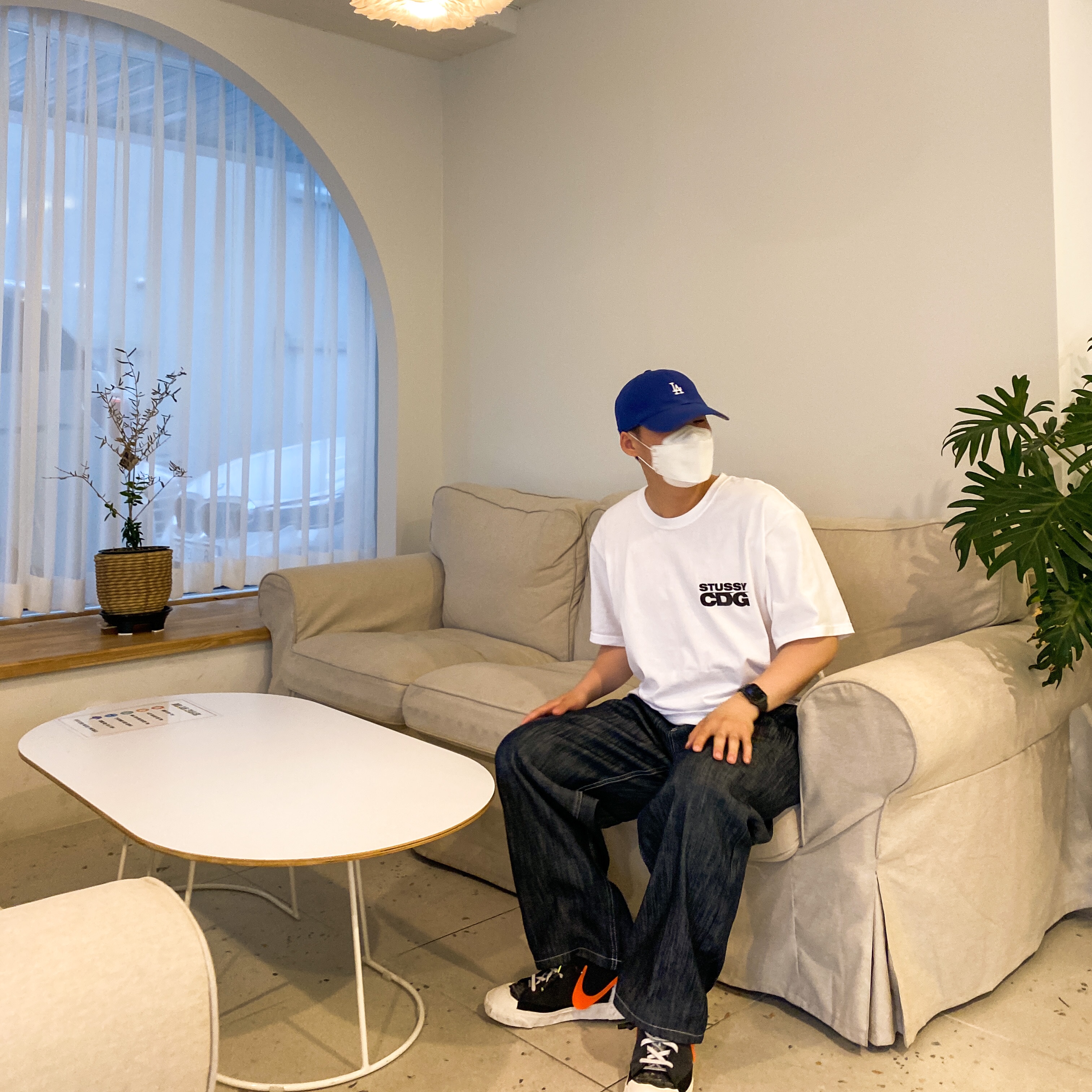Stussy x CDG Surfman T-Shirt White, Nike x Readymade Blazer Mid Black 착용 스타일 - 2