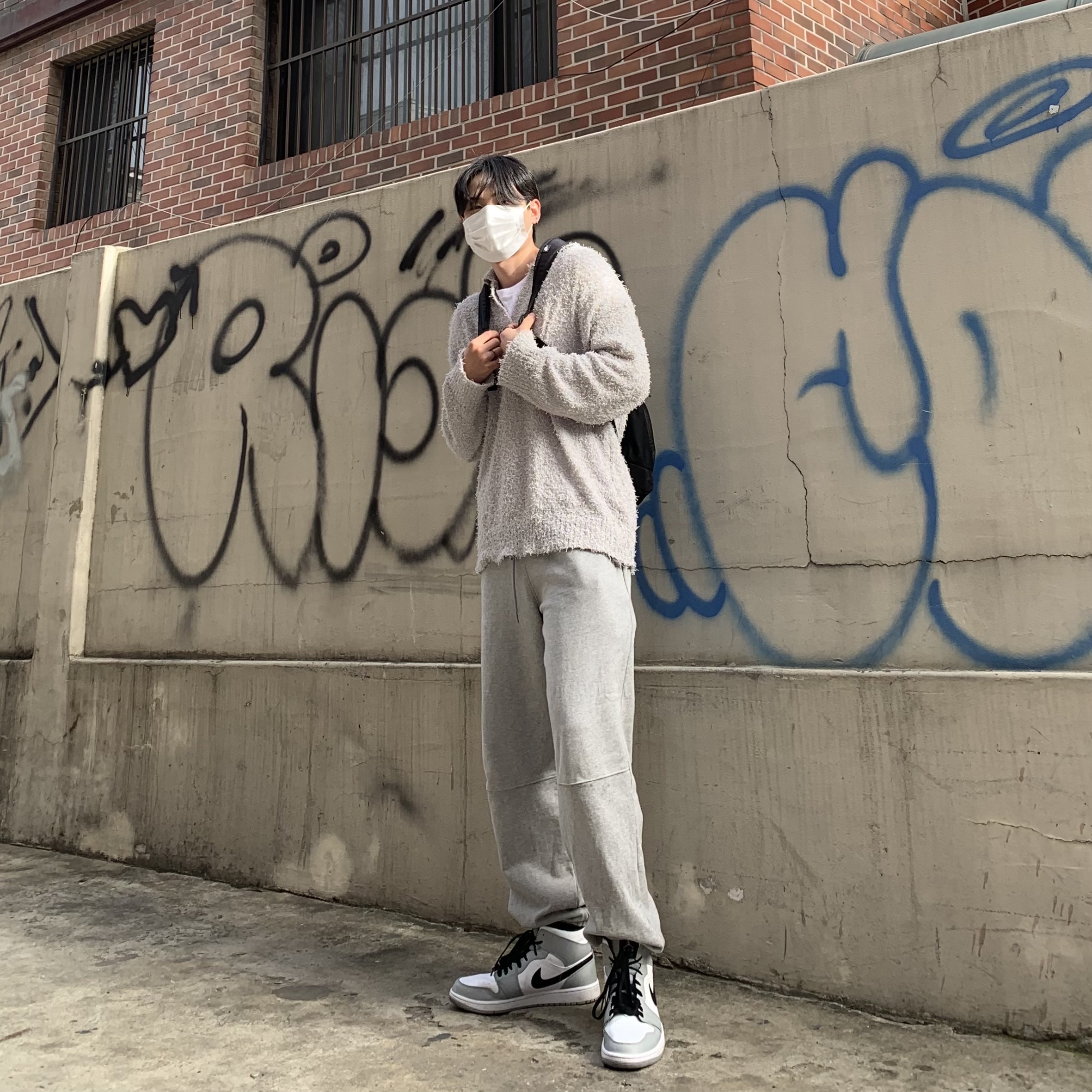 Jordan 1 Mid Light Smoke Grey 착용 스타일