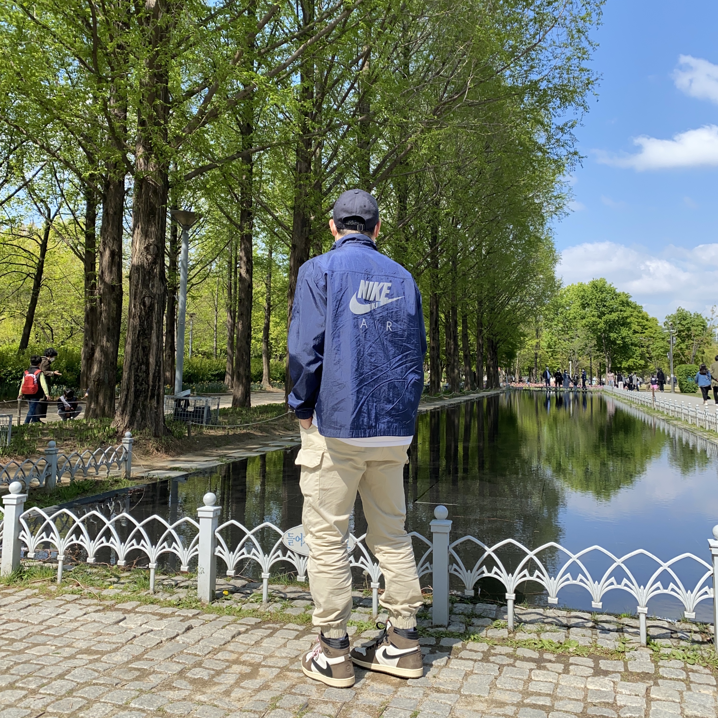 Jordan 1 x Travis Scott Retro High OG SP Mocha, Nike x Kim Jones Reversible Wind Breaker Navy - US/EU 착용 스타일 - 2
