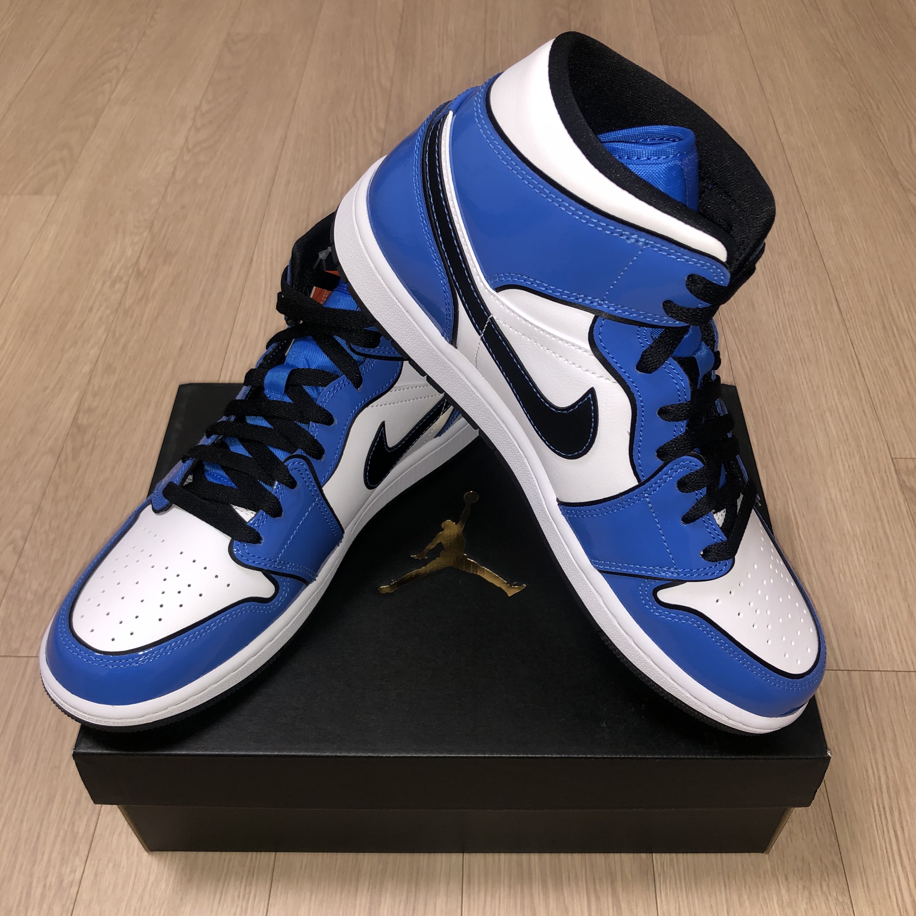Jordan 1 Mid SE Signal Blue 착용 스타일 - 1