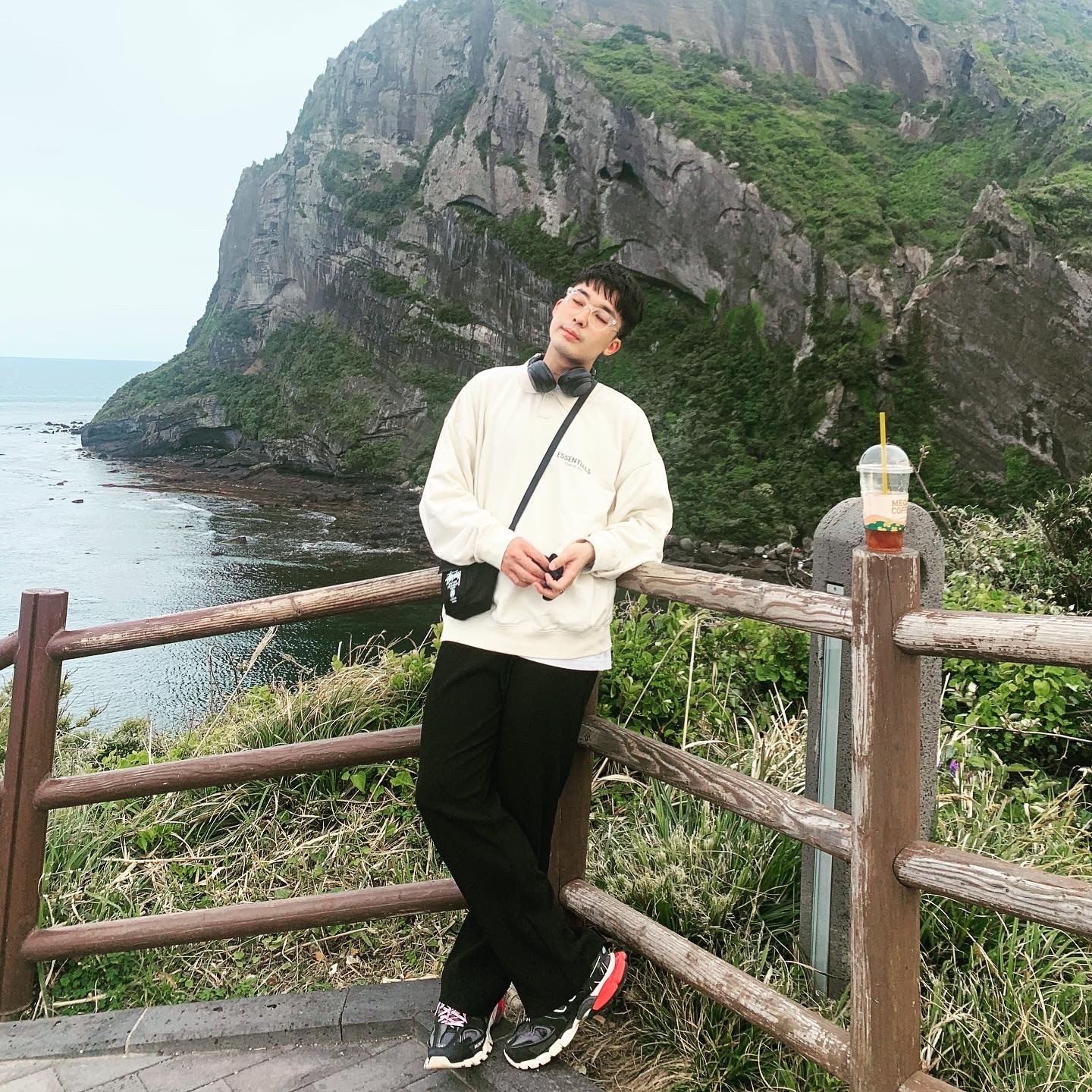 Balenciaga Track Sneakers Black Red 2019, Essentials Long Sleeve Boxy Polo Cream - 20FW 착용 스타일 - 1