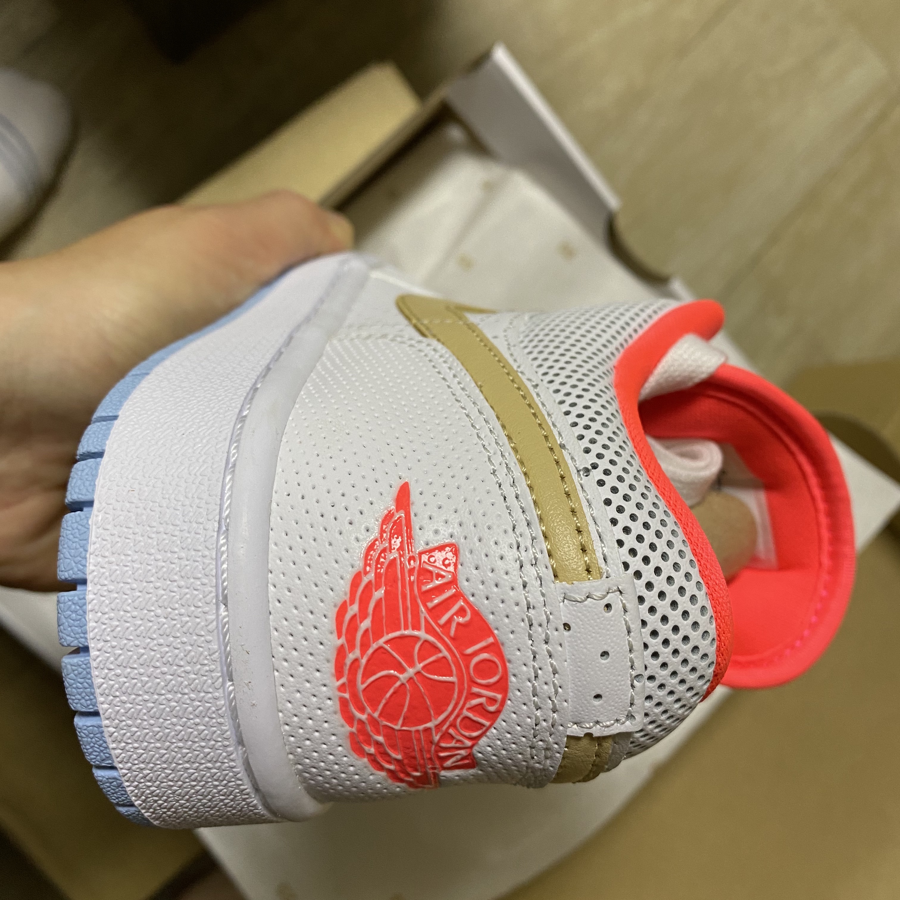 (W) Jordan 1 Low SE White Sesame 착용 스타일 - 2
