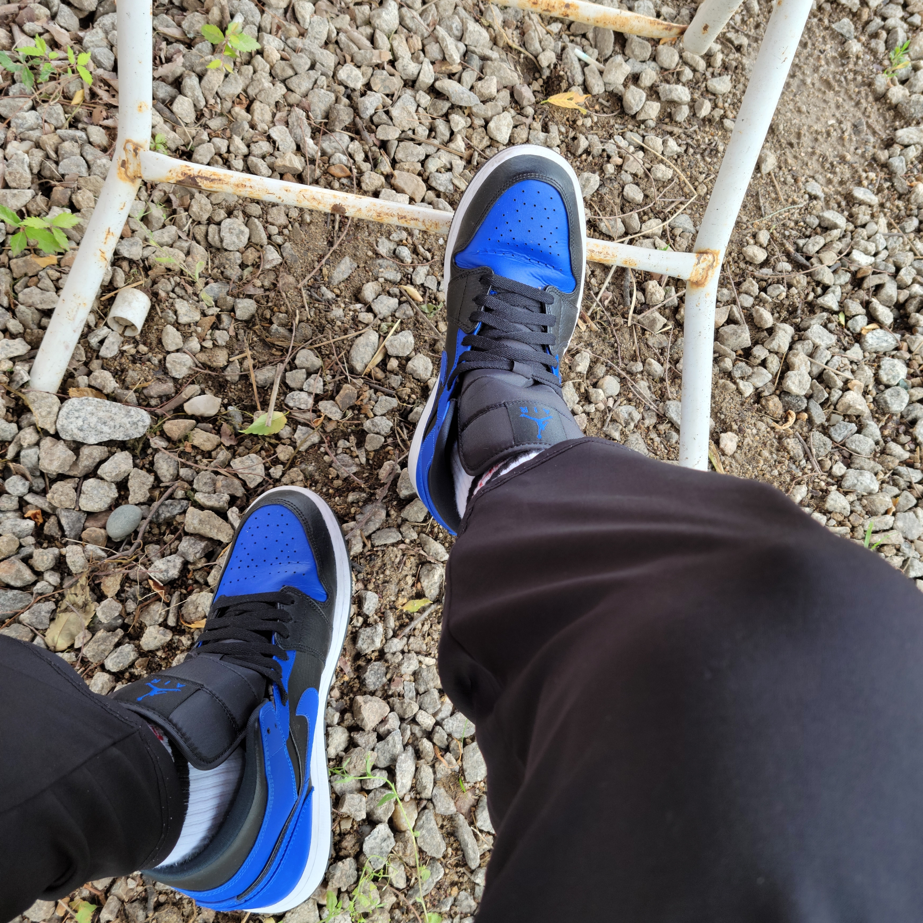 Jordan 1 Mid Black Hyper Royal 착용 스타일