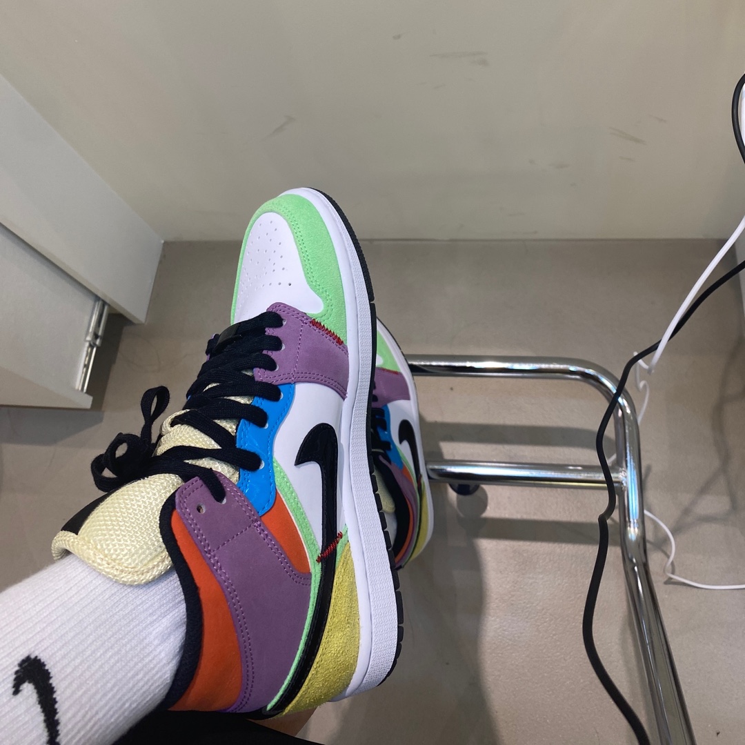 (W) Jordan 1 Mid SE Multi-Color Lightbulb 착용 스타일 - 1
