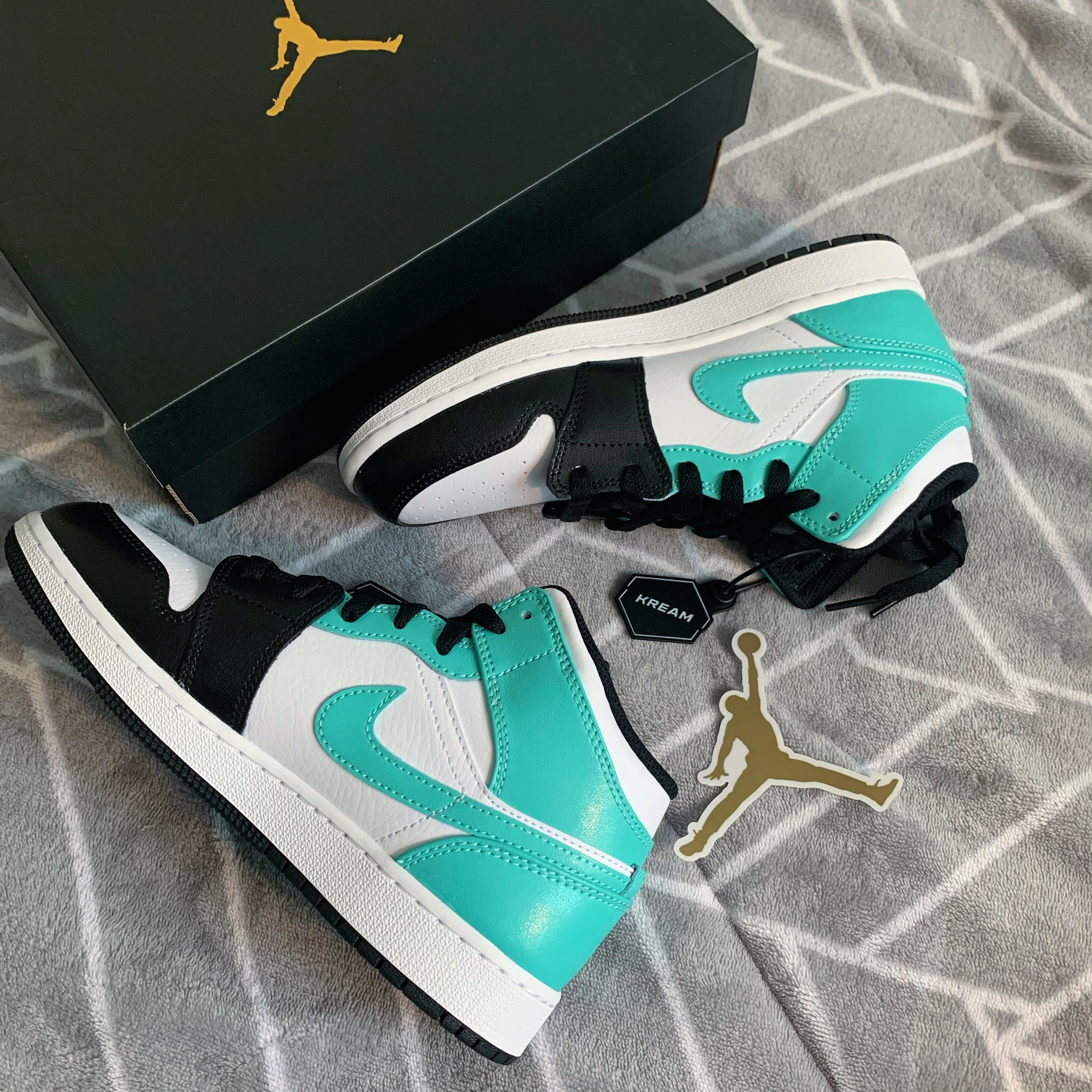 (GS) Jordan 1 Mid Tropical Twist 착용 스타일
