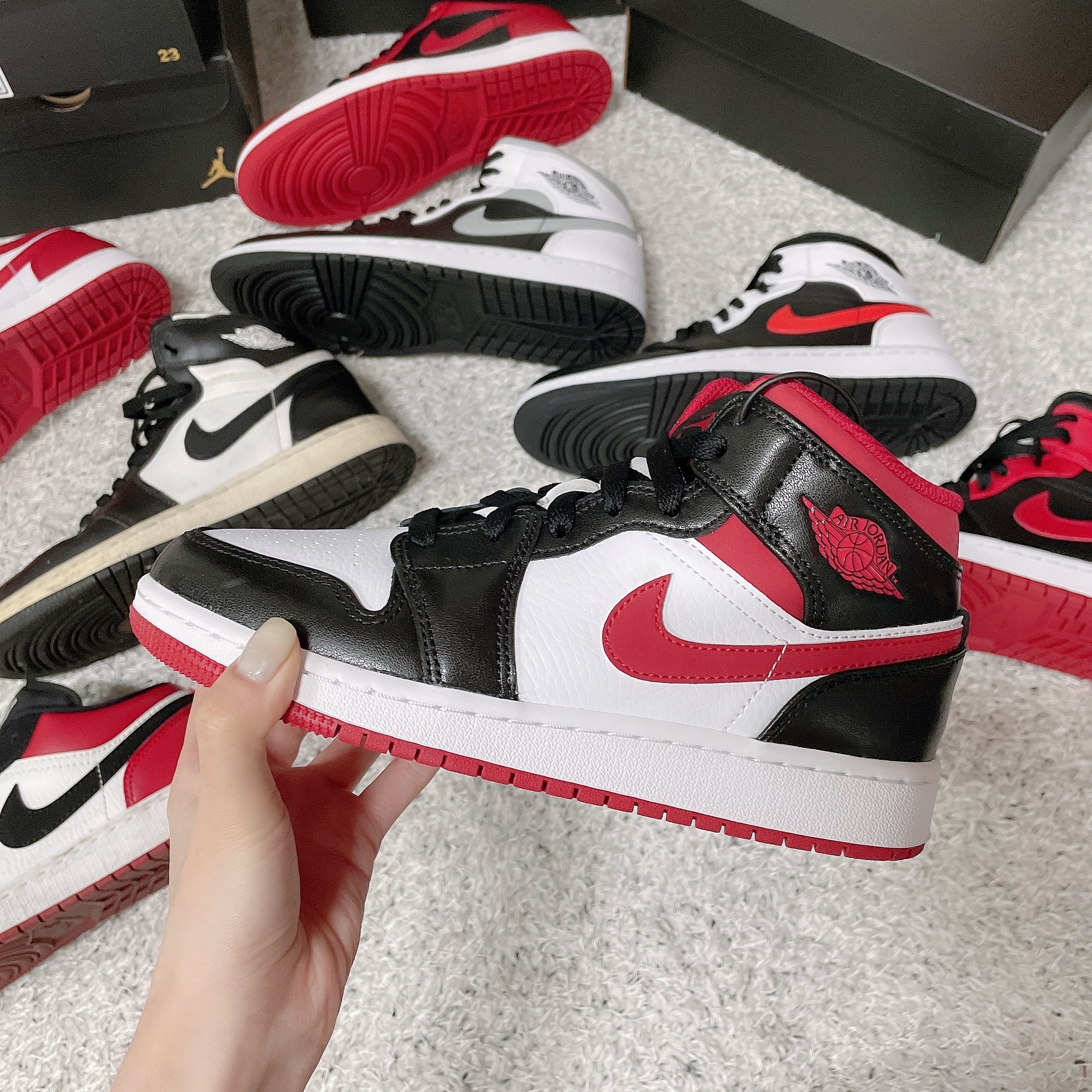 (GS) Jordan 1 Mid Gym Red Black White, Jordan 1 Mid Gym Red Black White 착용 스타일 - 1