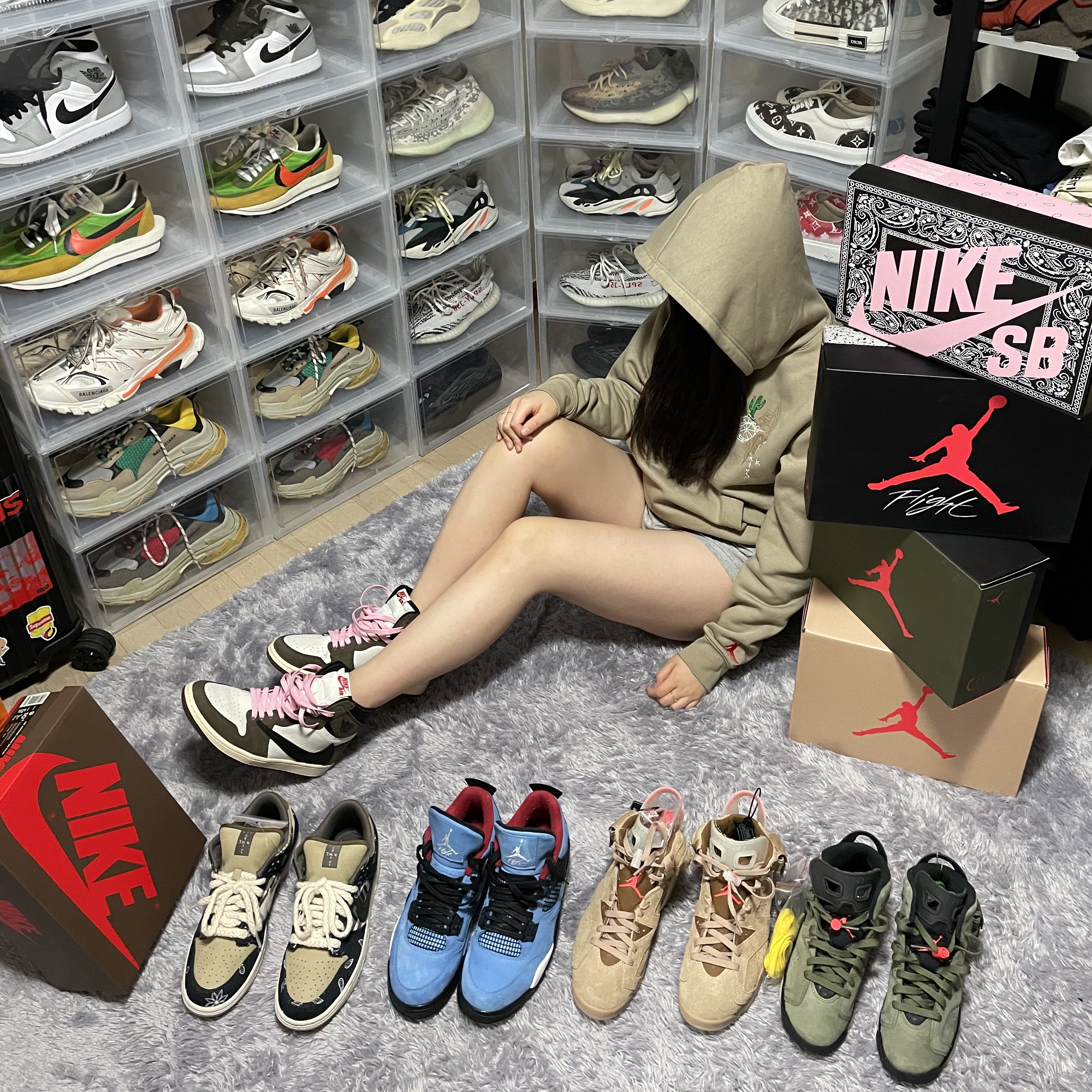 Jordan 6 x Travis Scott Retro SP British Khaki, Jordan 1 x Travis Scott Retro High OG SP Mocha 착용 스타일