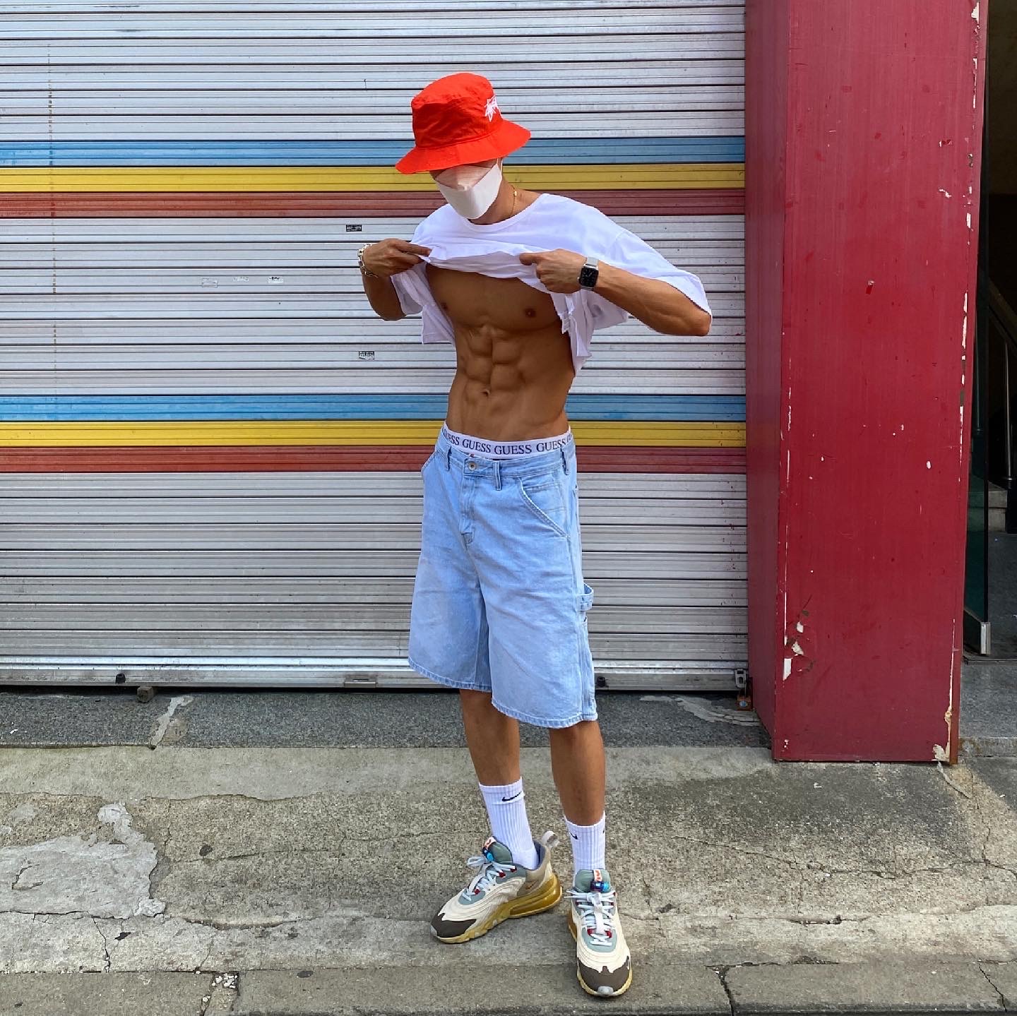 Nike x Stussy Bucket Hat Habanero Red, Nike x Travis Scott Air Max 270 React Cactus Trails 착용 스타일 - 2