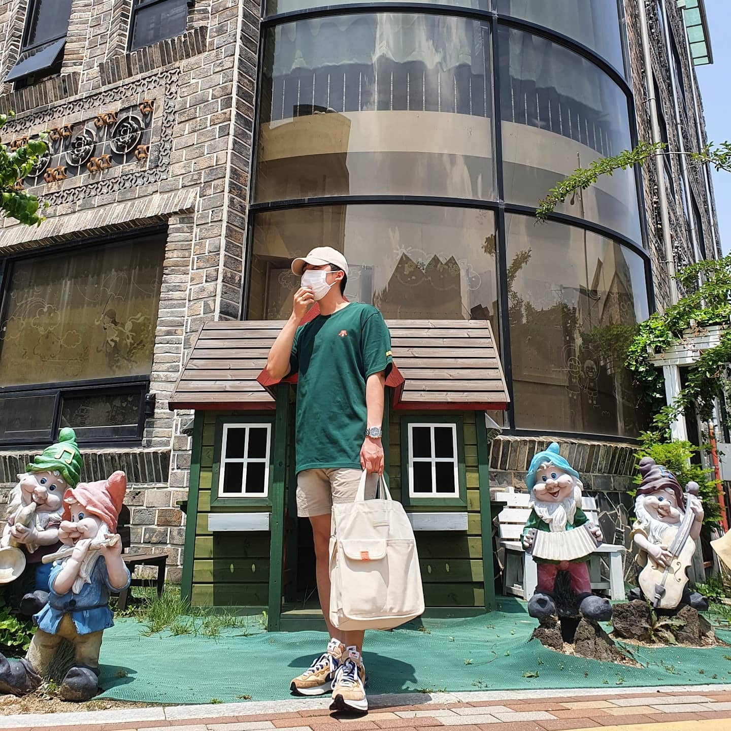 Nike x Sacai VaporWaffle Sesame and Blue Void 착용 스타일