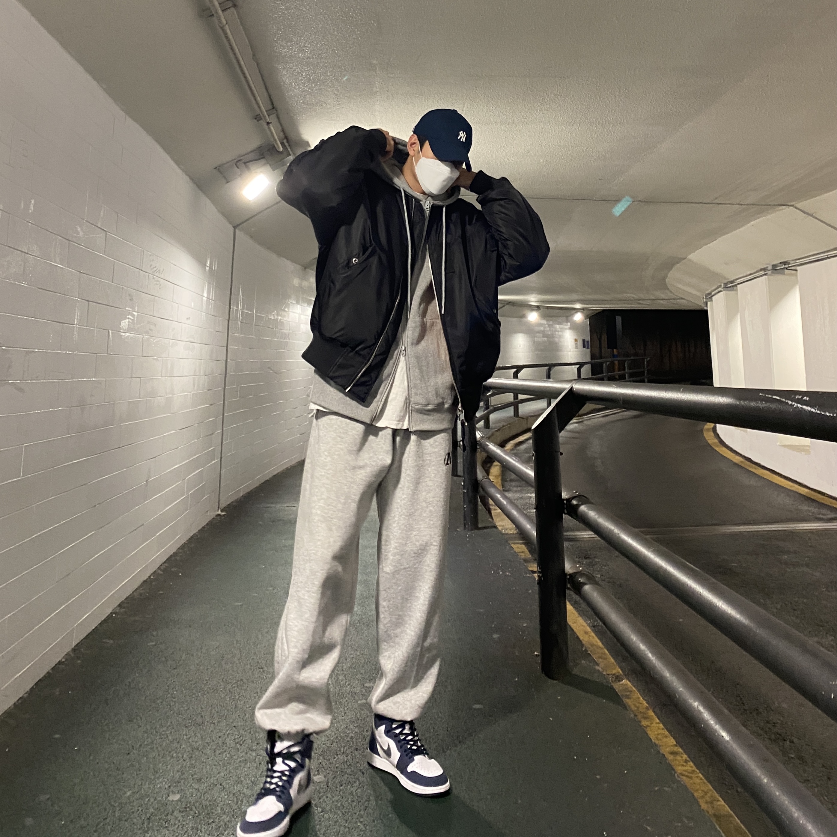 Jordan 1 Retro High OG CO.JP Midnight Navy 착용 스타일 - 3