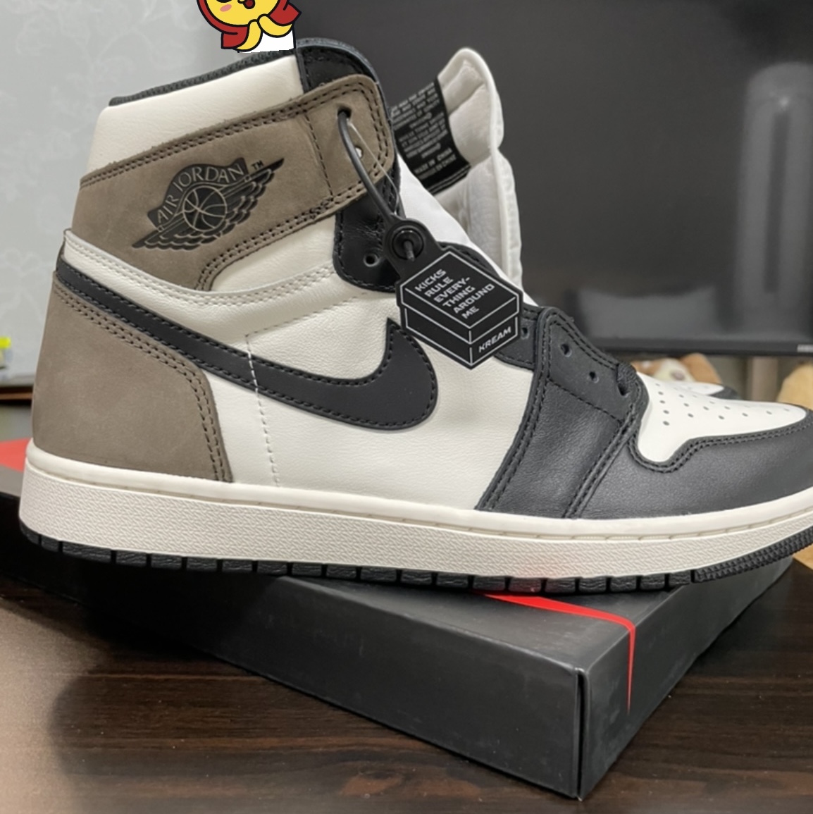 Jordan 1 Retro High OG Black Mocha 착용 스타일