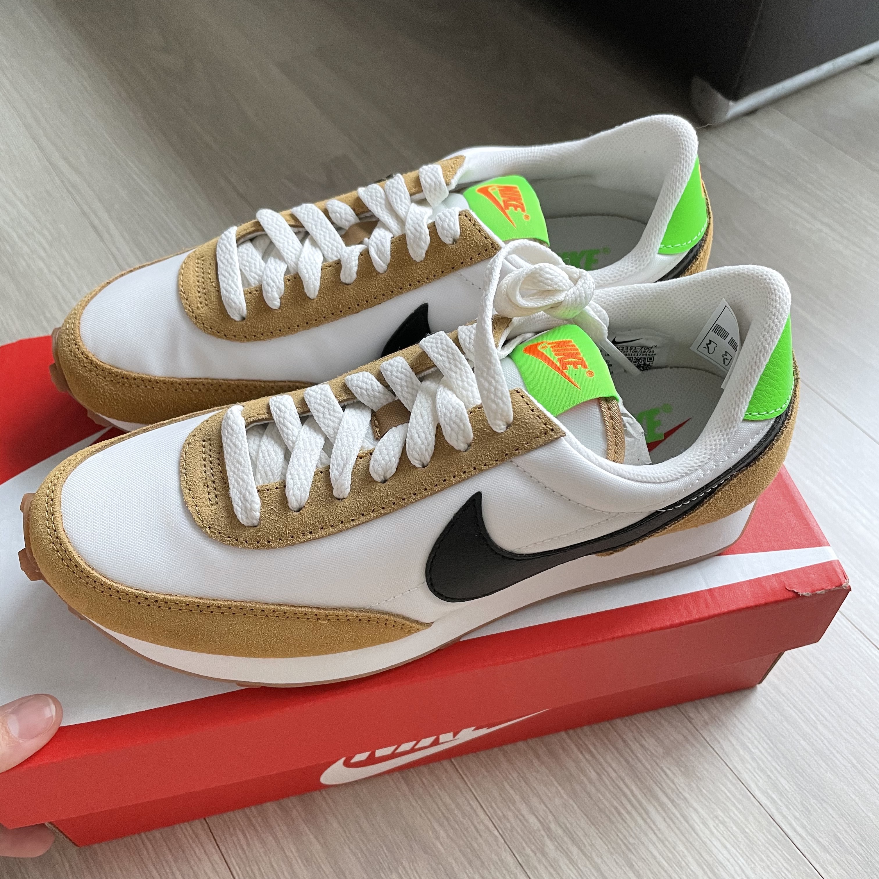 (W) Nike Daybreak Wheat 착용 스타일