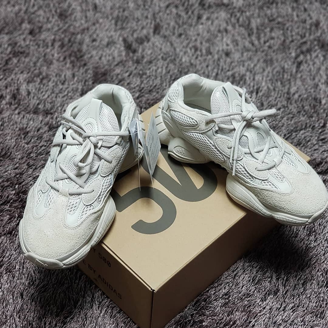 Adidas Yeezy 500 Blush 2018 착용 스타일 - 1
