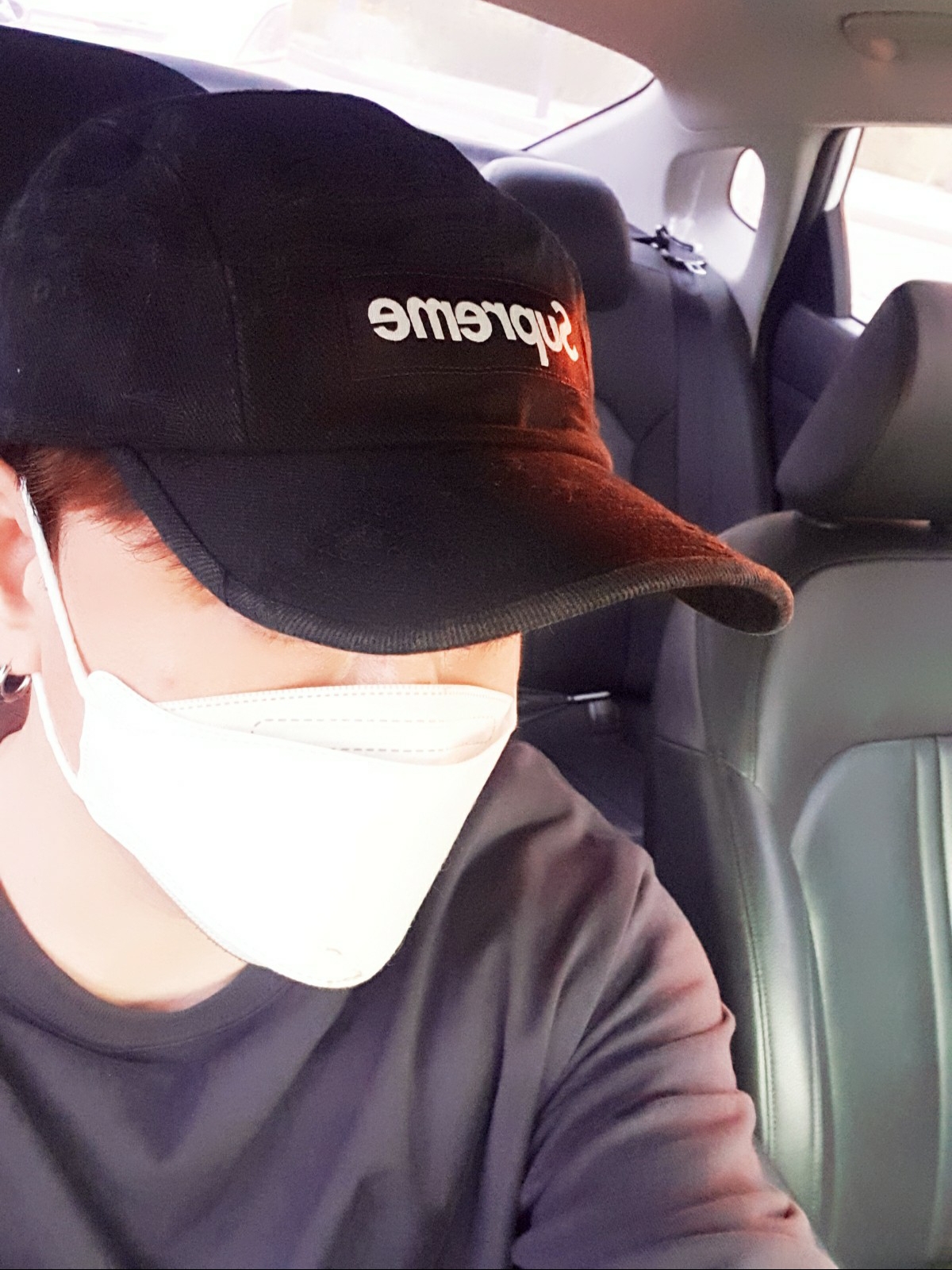 Supreme Frayed Logos Denim Camp Cap Black - 21SS 착용 스타일