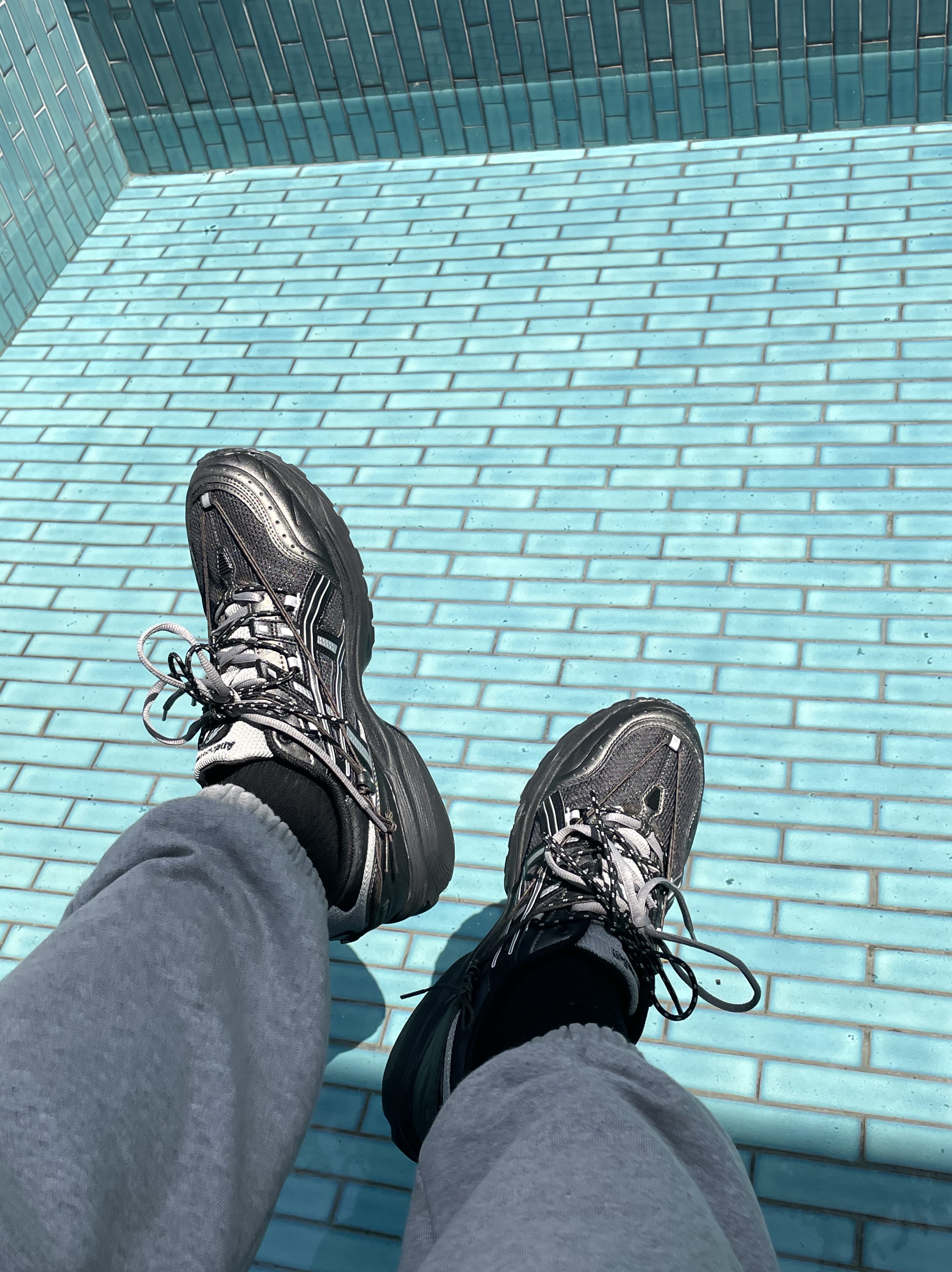 Asics x Andersson Bell Gel-1090 Black Silver 착용 스타일 - 2