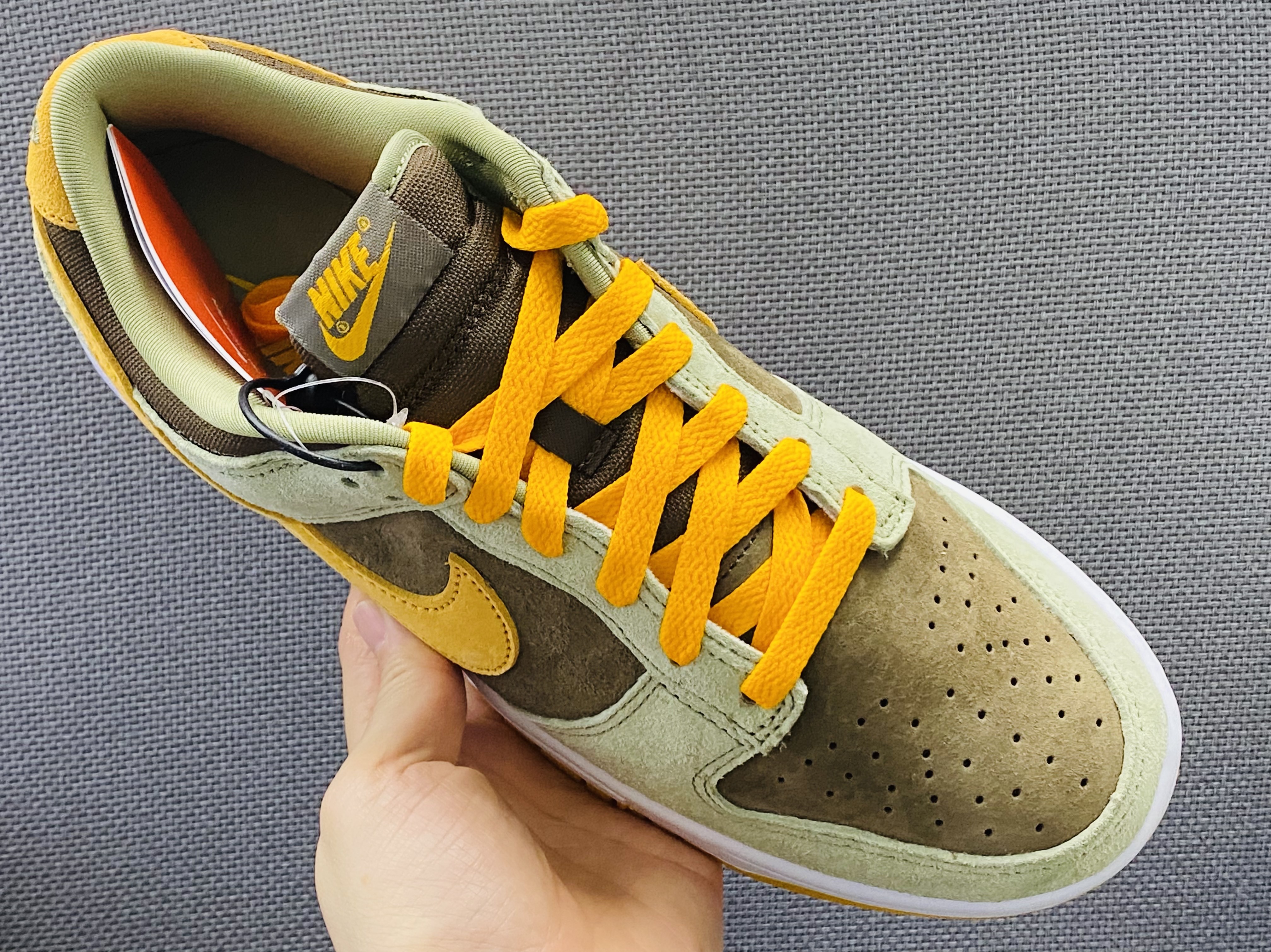 Nike Dunk Low SE Dusty Olive 착용 스타일 - 3