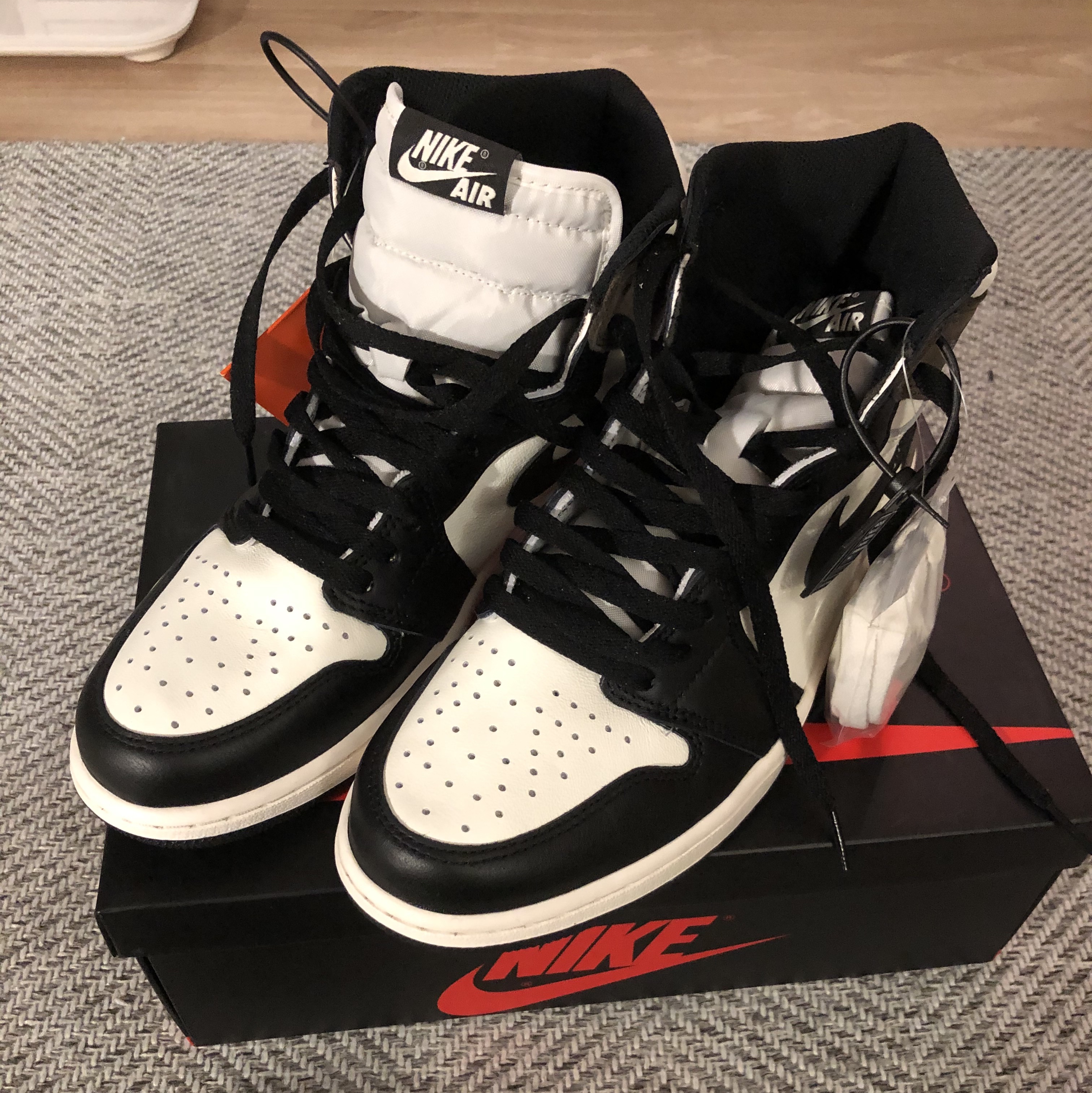 Jordan 1 Retro High OG Black Mocha 착용 스타일 - 4