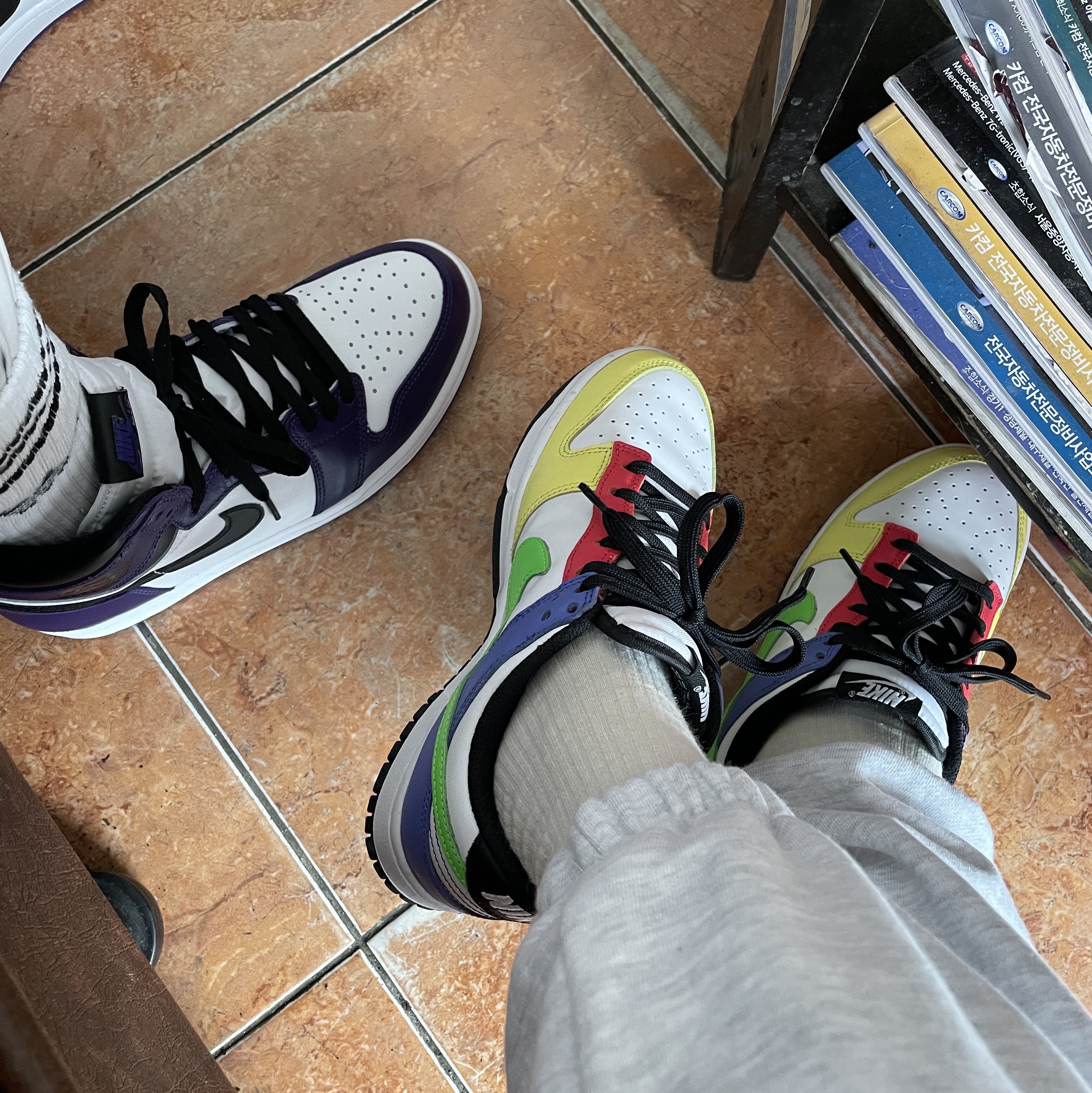 (W) Nike Dunk Low Green Strike, Jordan 1 Retro High OG Court Purple 2020 착용 스타일 - 2
