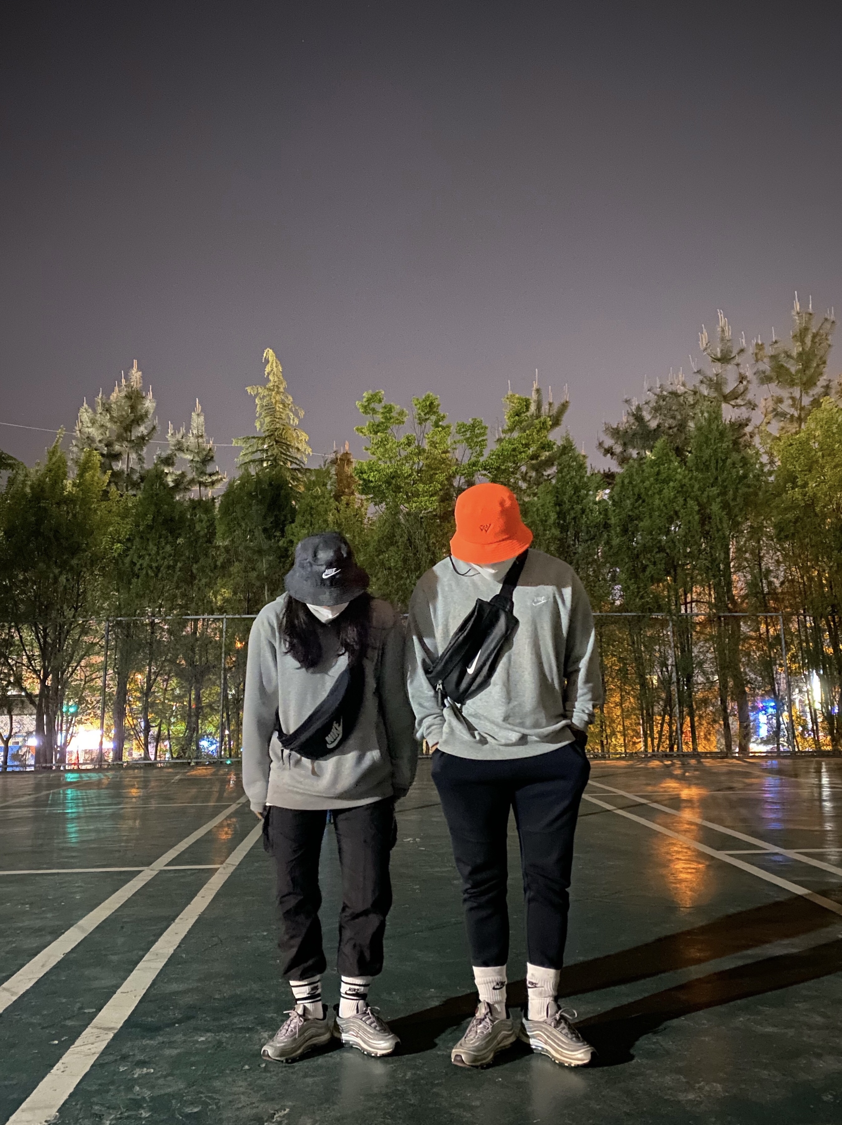 Nike Air Max 97 G Silver Bullet, Nike Bucket Futura Tie-Dye Black 착용 스타일 - 1