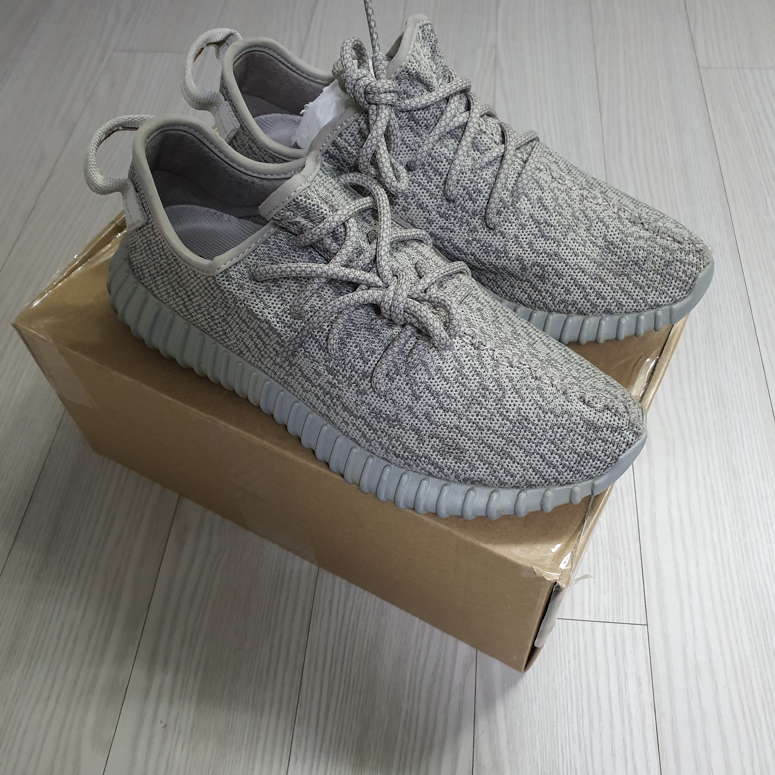 Adidas Yeezy Boost 350 Moonrock 착용 스타일 - 1