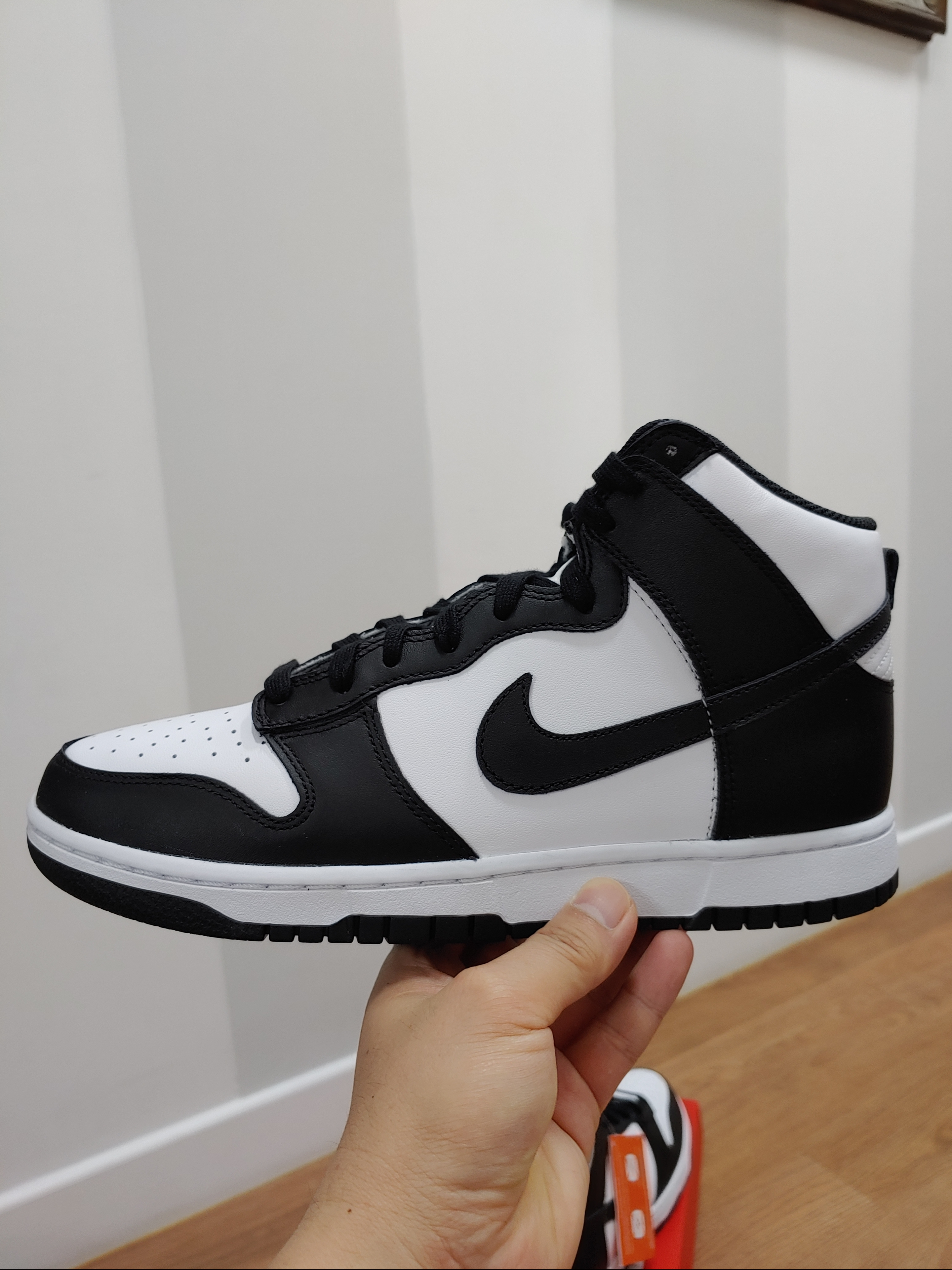 Nike Dunk High Retro Black and White 착용 스타일 - 2