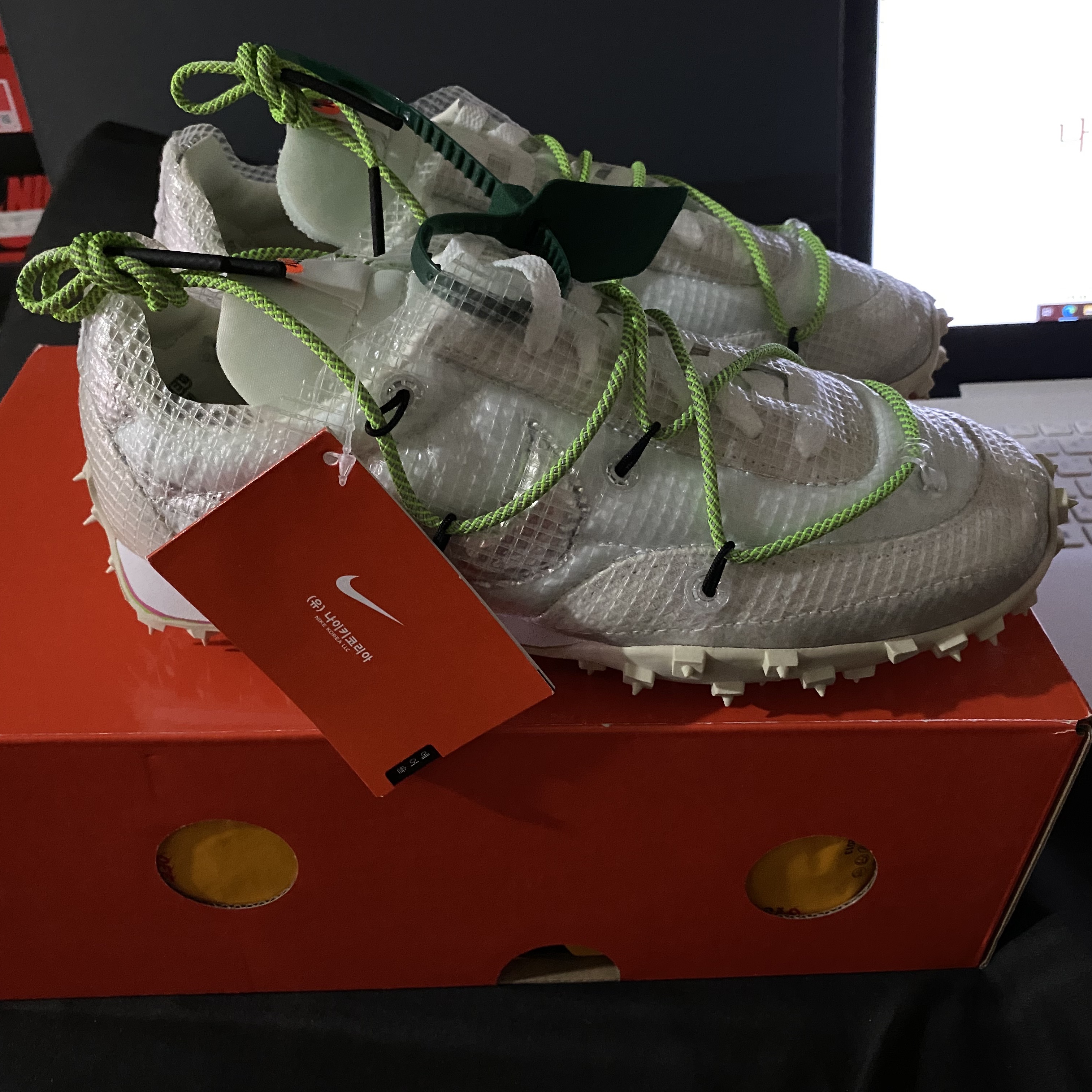 (W) Nike x Off-White Waffle Racer White 착용 스타일 - 5