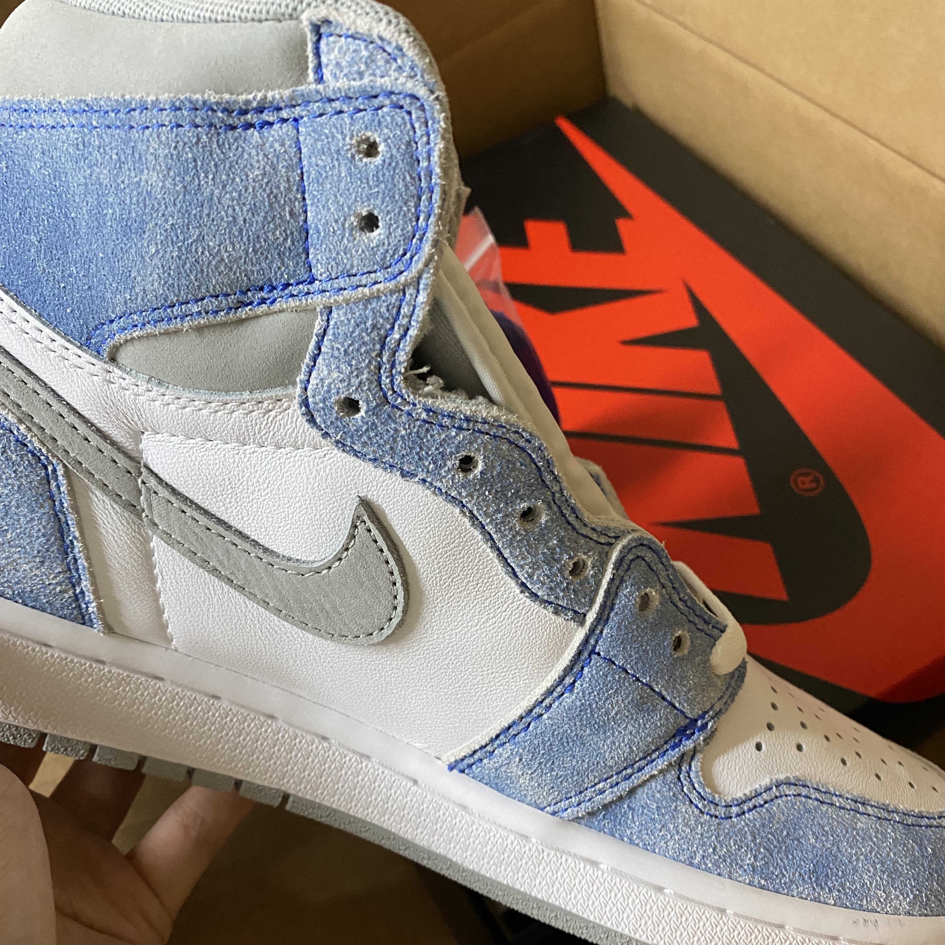 Jordan 1 Retro High OG Hyper Royal 착용 스타일