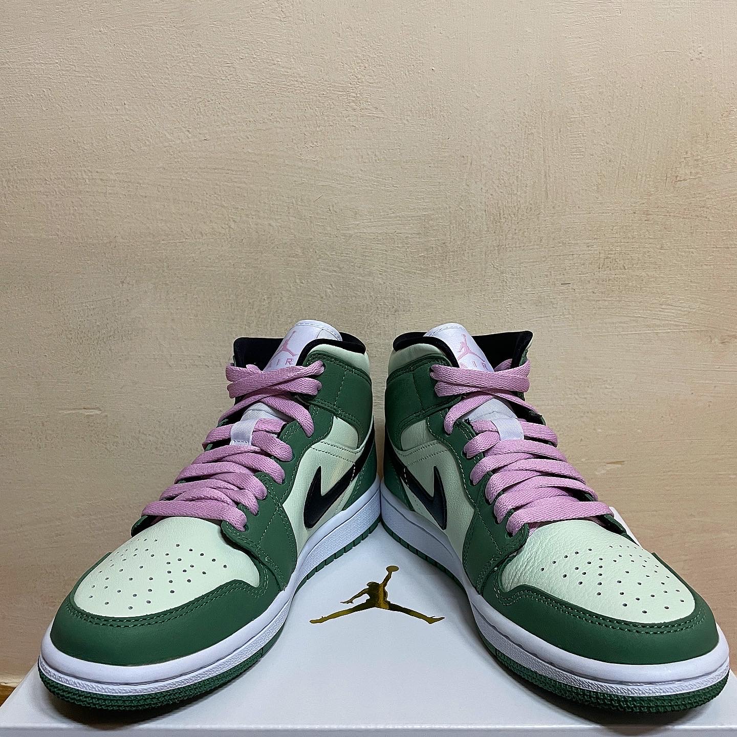 (W) Jordan 1 Mid SE Dutch Green 착용 스타일 - 3