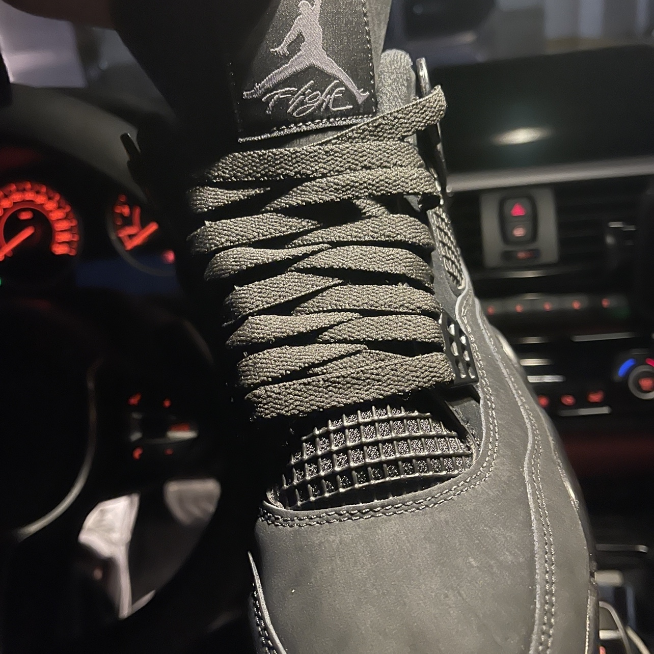 Jordan 4 Retro Black Cat 2020 착용 스타일 - 1
