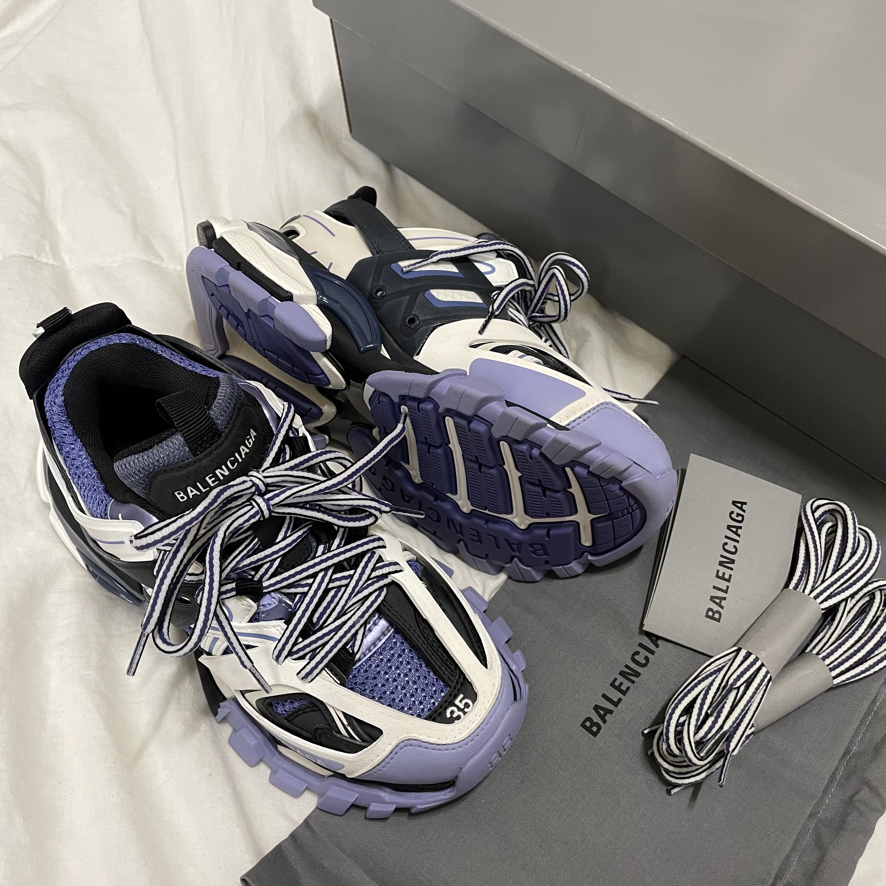 Balenciaga Track Sneakers Triple Black 착용 스타일