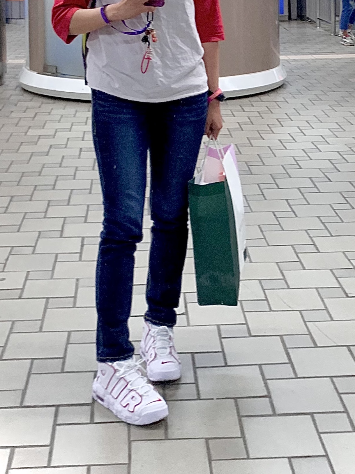 Nike Air More Uptempo White Varsity Red 2021, (GS) Nike Air More Uptempo White Varsity Red 2021 착용 스타일 - 2
