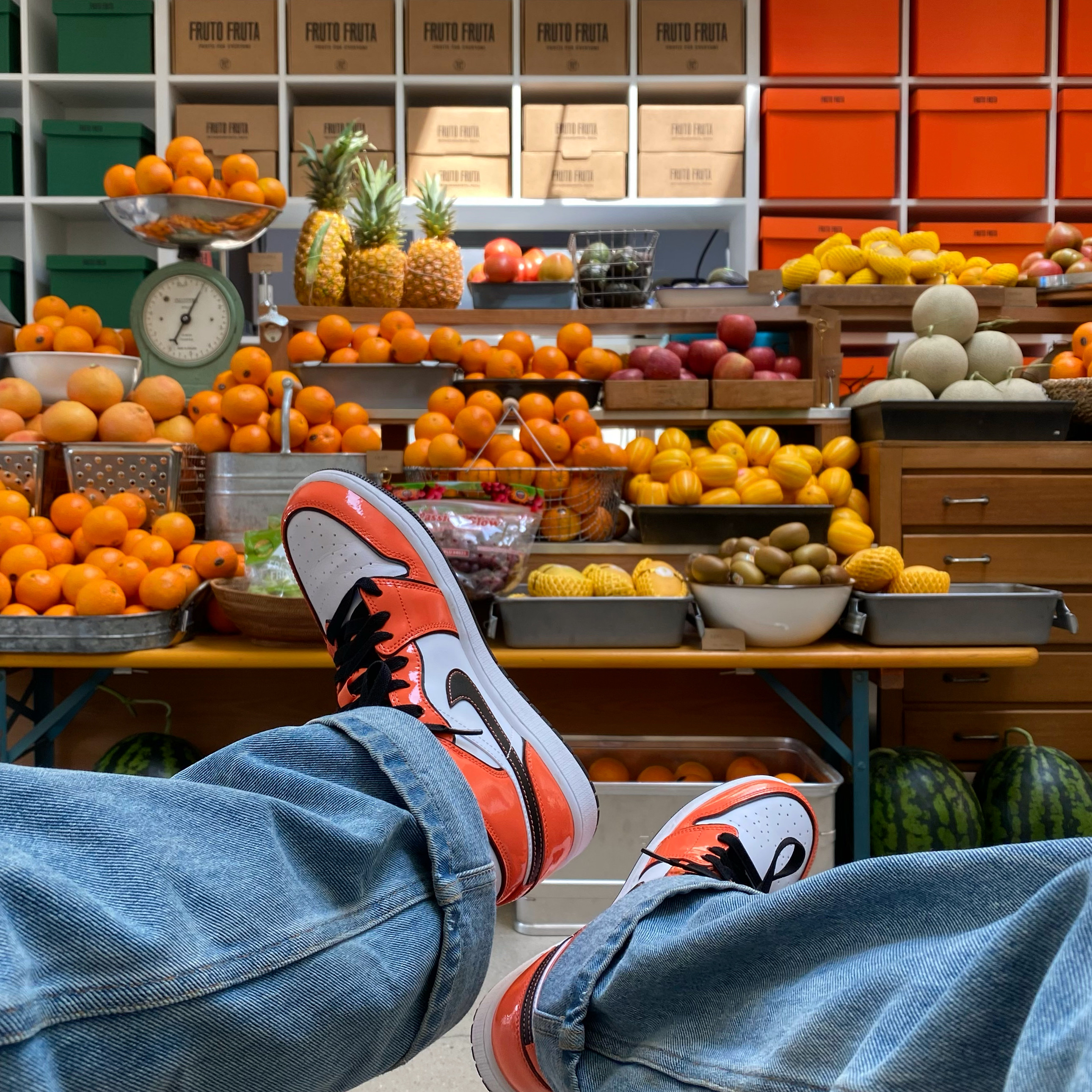 Jordan 1 Mid SE Turf Orange 착용 스타일