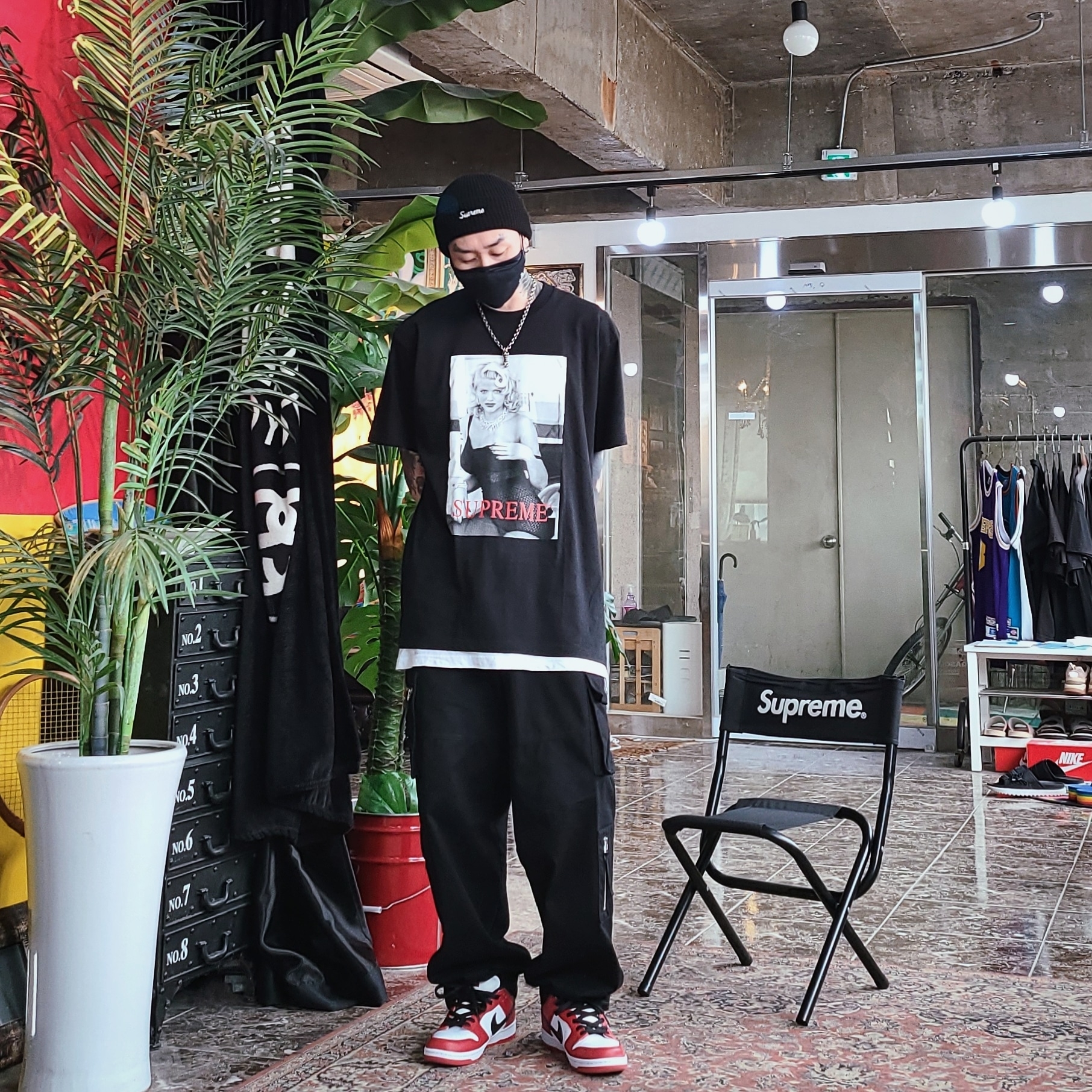 Supreme Loose Gauge Beanie Black, Supreme Anna Nicole Smith T-Shirt Black - 21SS 착용 스타일