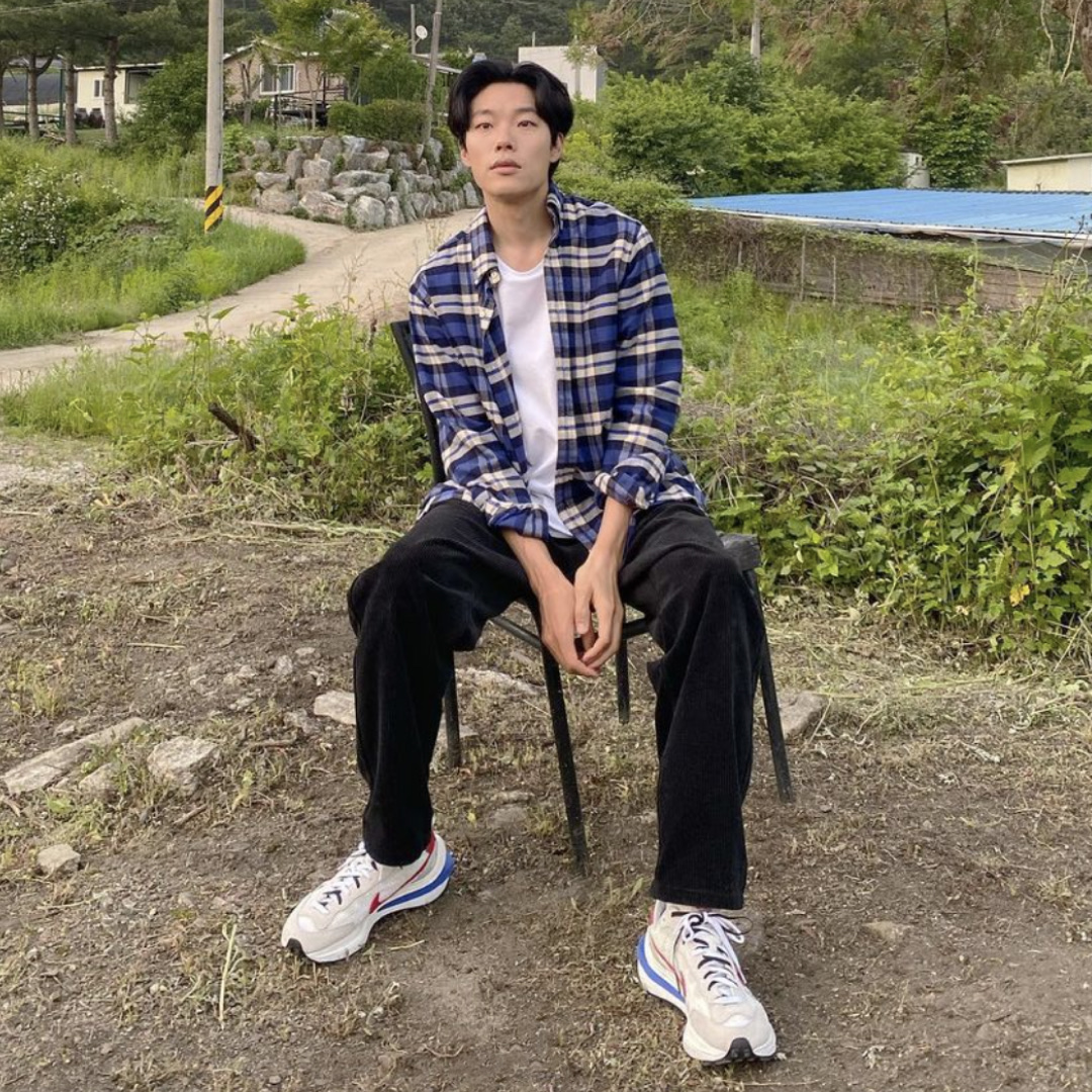 Nike x Sacai VaporWaffle Royal Fuchsia 착용 스타일 - 2