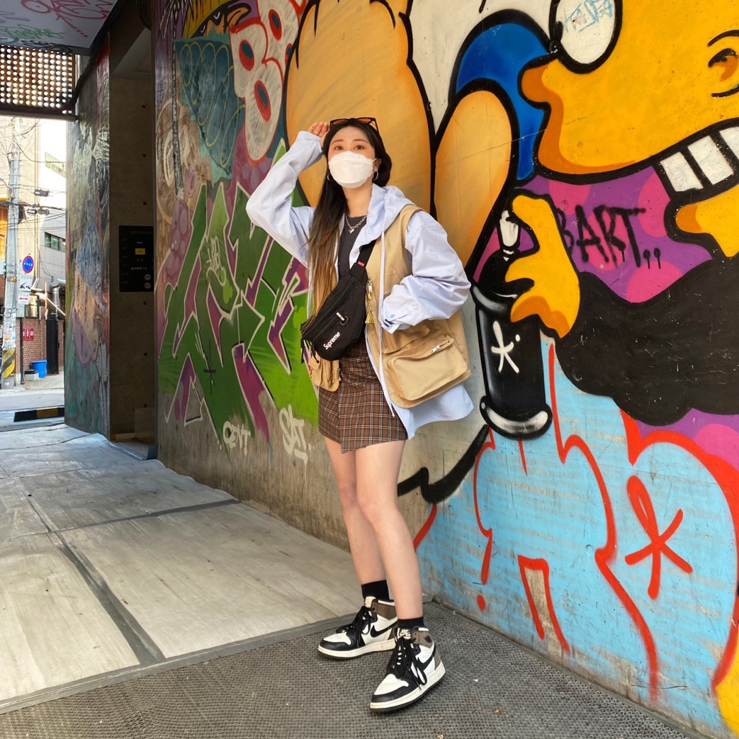 Jordan x Travis Scott Utility Vest - Asia, Jordan 1 Retro High OG Black Mocha 착용 스타일 - 1
