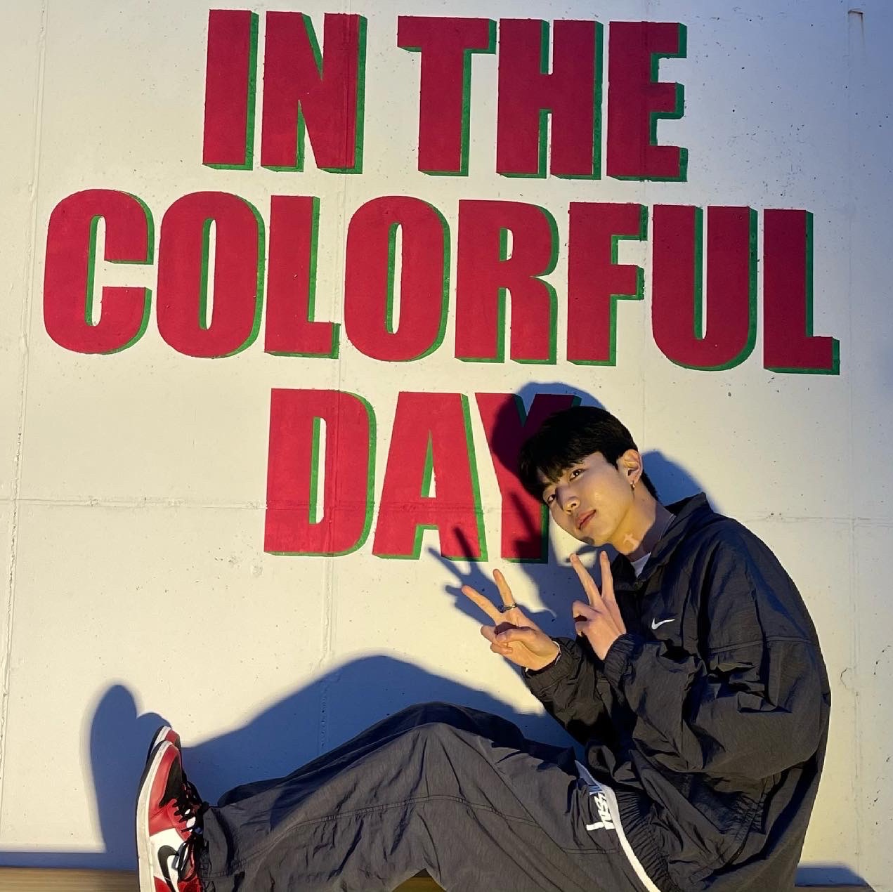 Jordan 1 Mid Chicago Black Toe, Nike x Stussy Windrunner Jacket Off Noir 착용 스타일