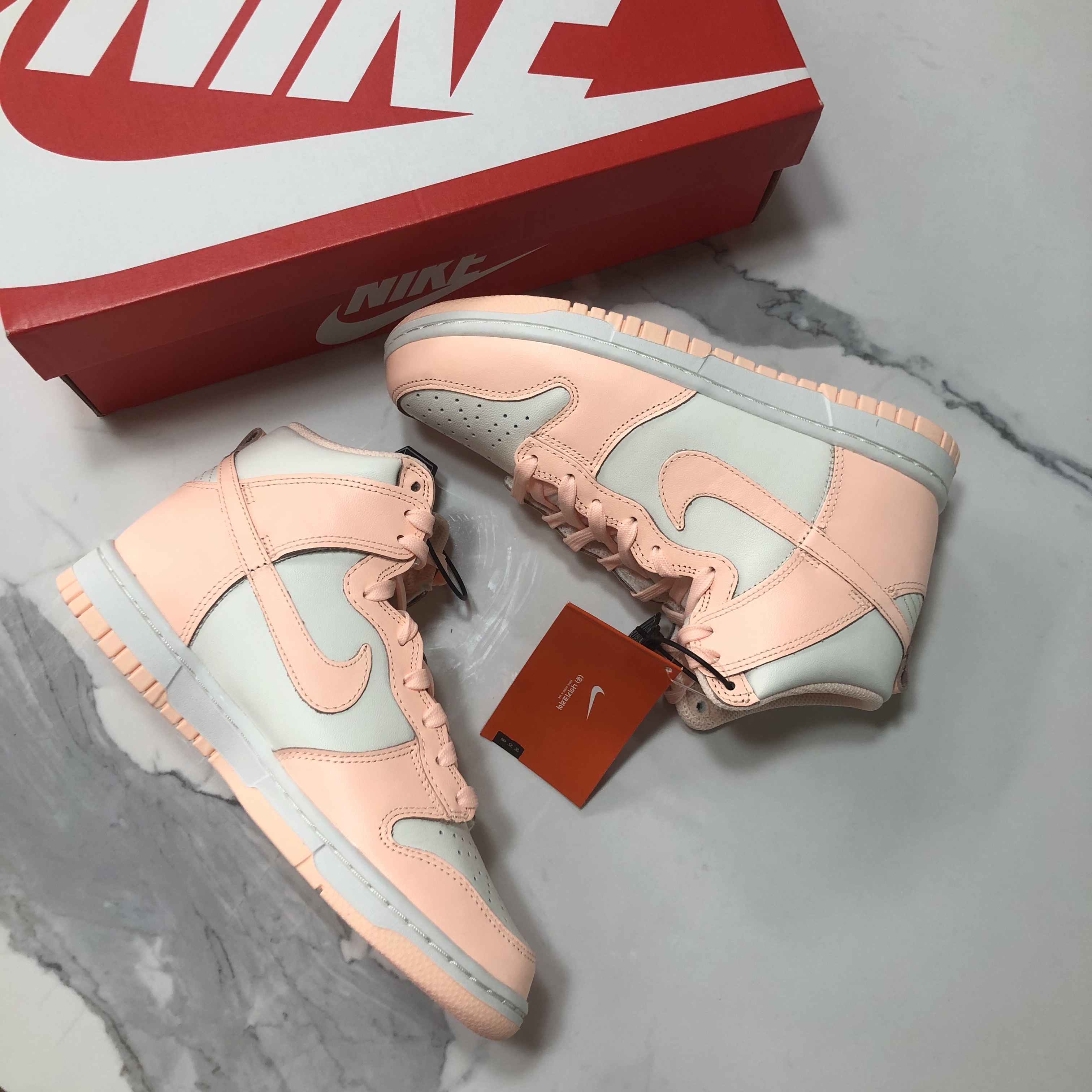 (W) Nike Dunk High Crimson Tint ์ฐฉ์ฉ ์คํ์ผ - 1