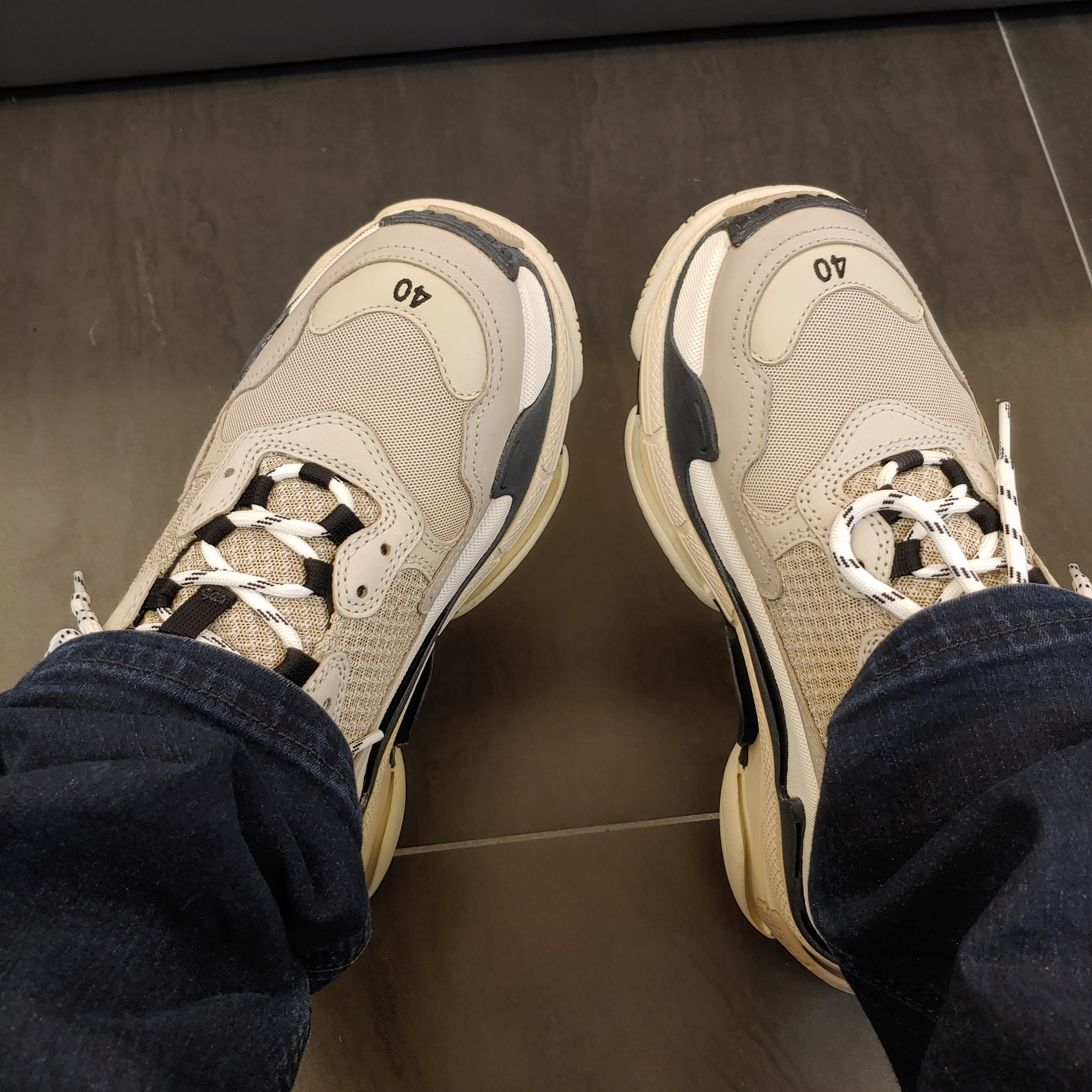 Balenciaga Triple S Vanille 2018 착용 스타일 - 2