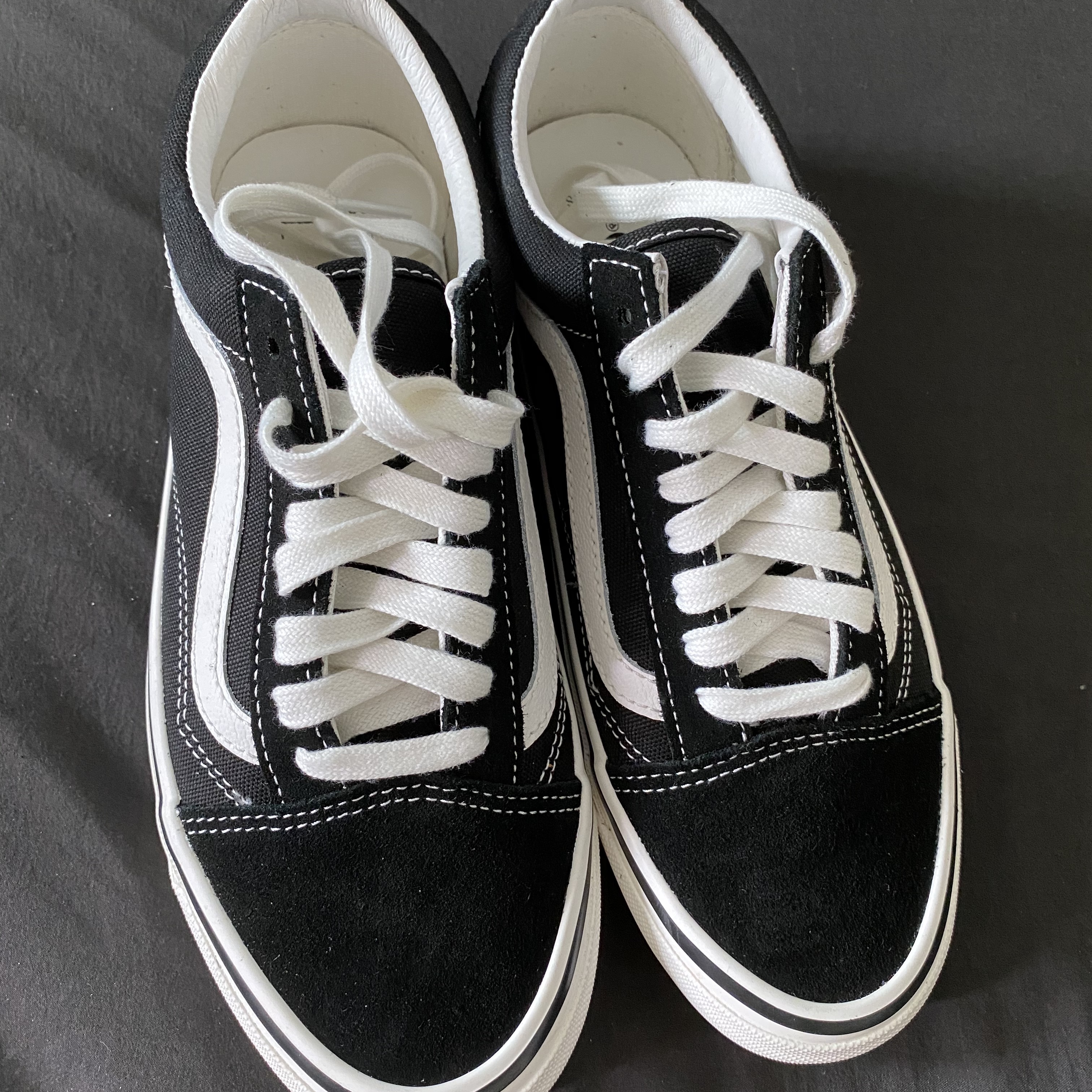 Vans Vault x CDG OG Old Skool LX Side Wall 착용 스타일 - 3