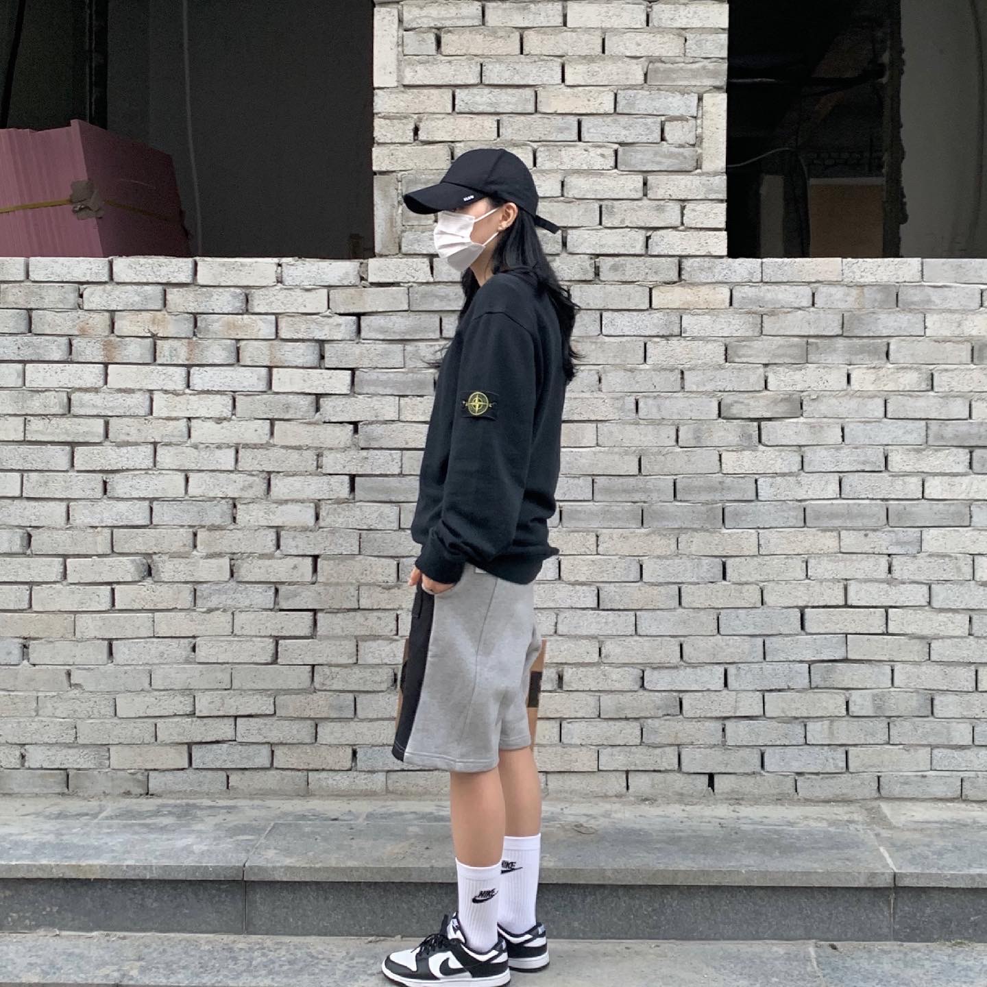 (W) Nike Dunk Low Black, Stone Island 24113 T-Shirt Black - 21SS 착용 스타일 - 2