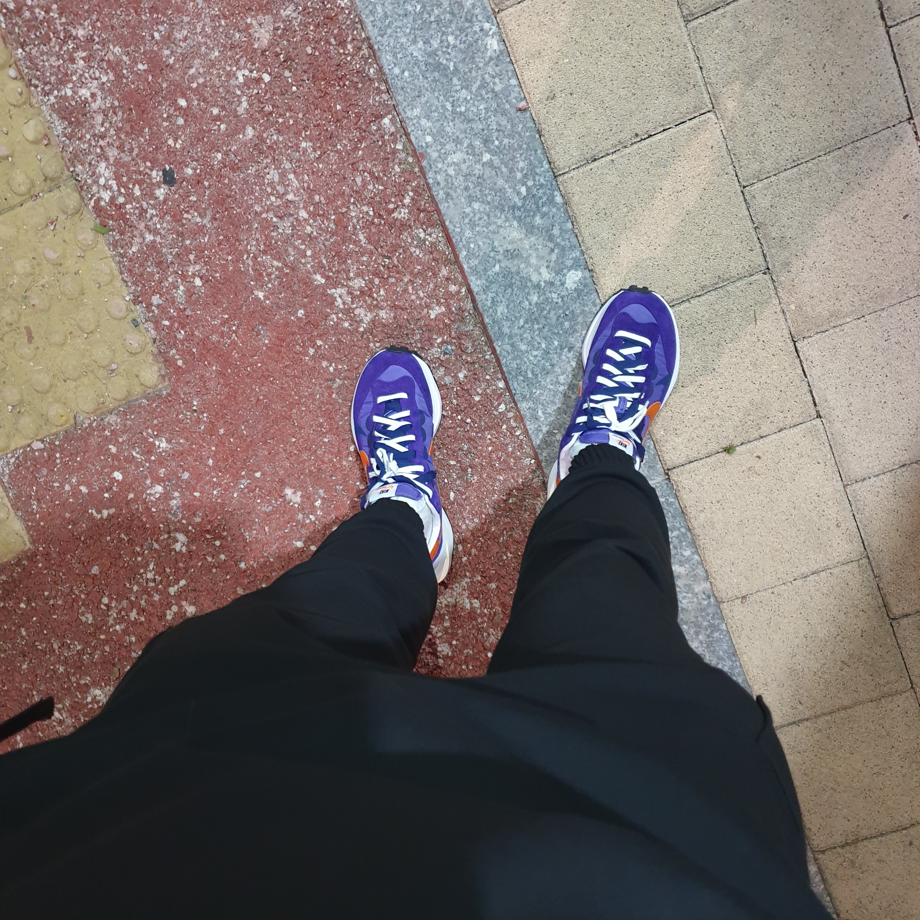 Nike x Sacai VaporWaffle Dark Iris 착용 스타일
