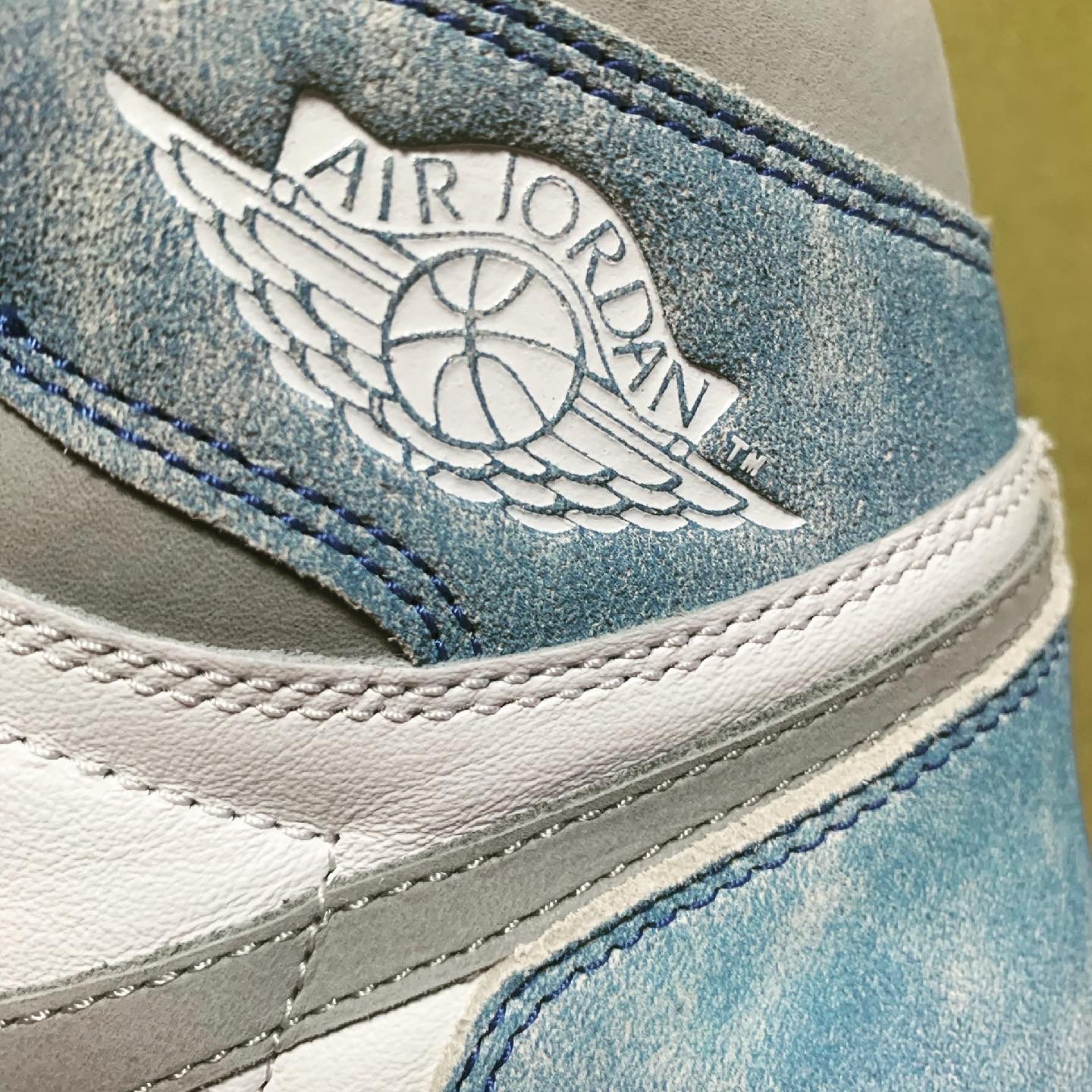 Jordan 1 Retro High OG Hyper Royal 착용 스타일 - 3