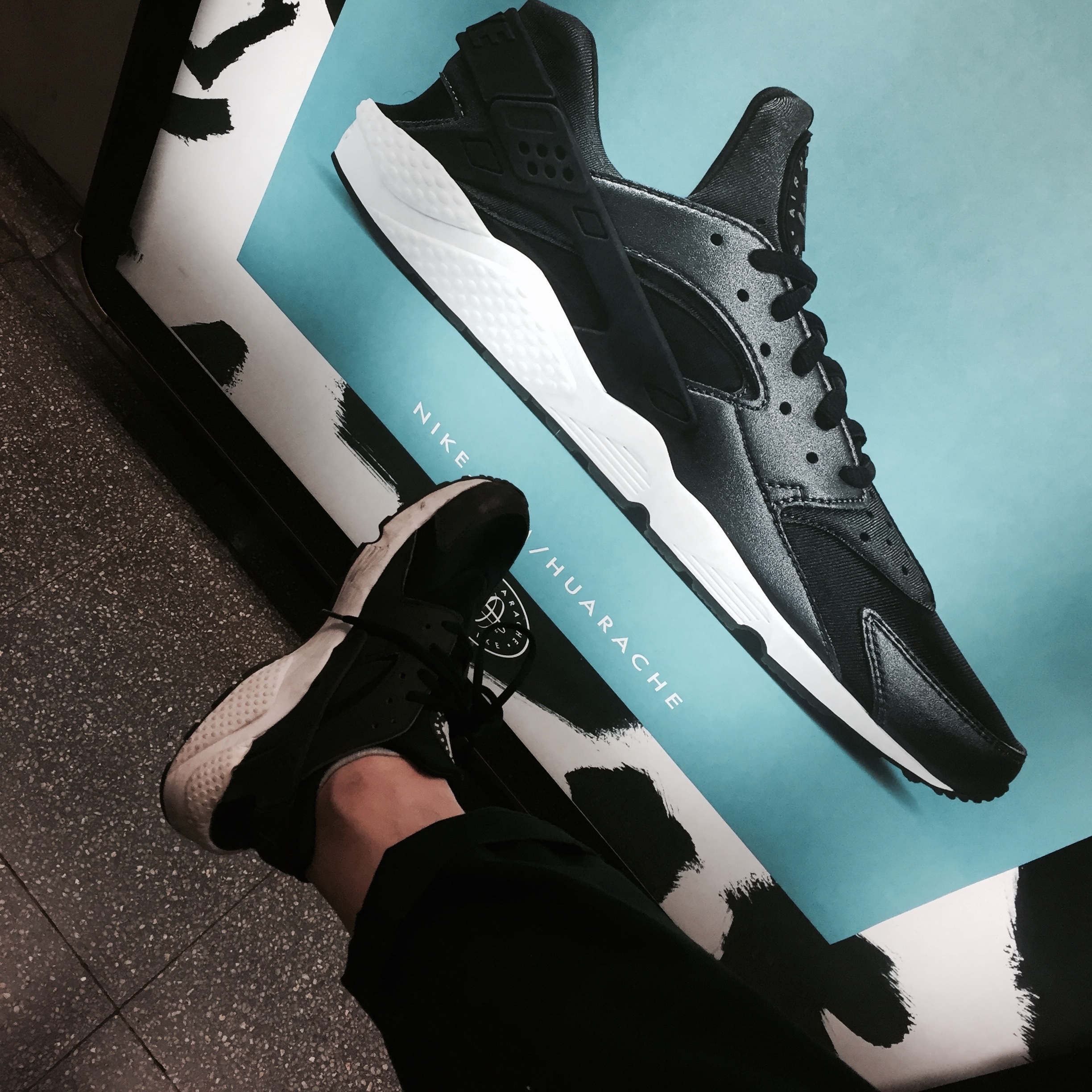 (W) Nike Air Huarache Run Black White 착용 스타일